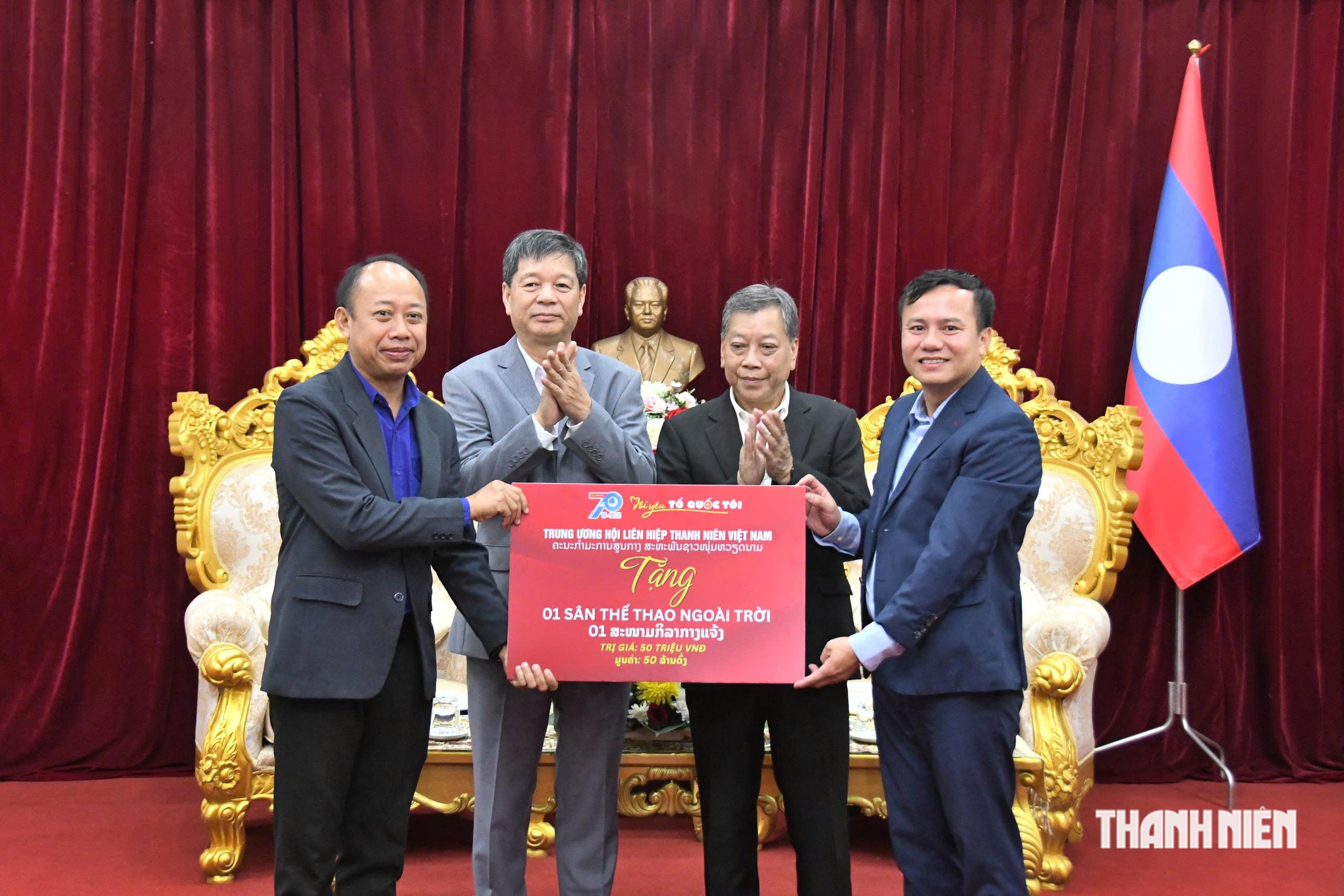 Mang yêu thương đến trẻ mồ côi chưa một lần được khám bệnh ở Lào - Ảnh 17.