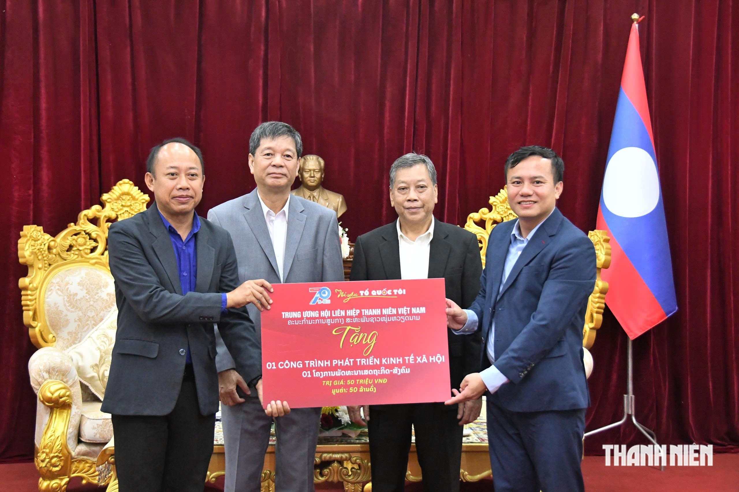 Mang yêu thương đến trẻ mồ côi chưa một lần được khám bệnh ở Lào - Ảnh 18.