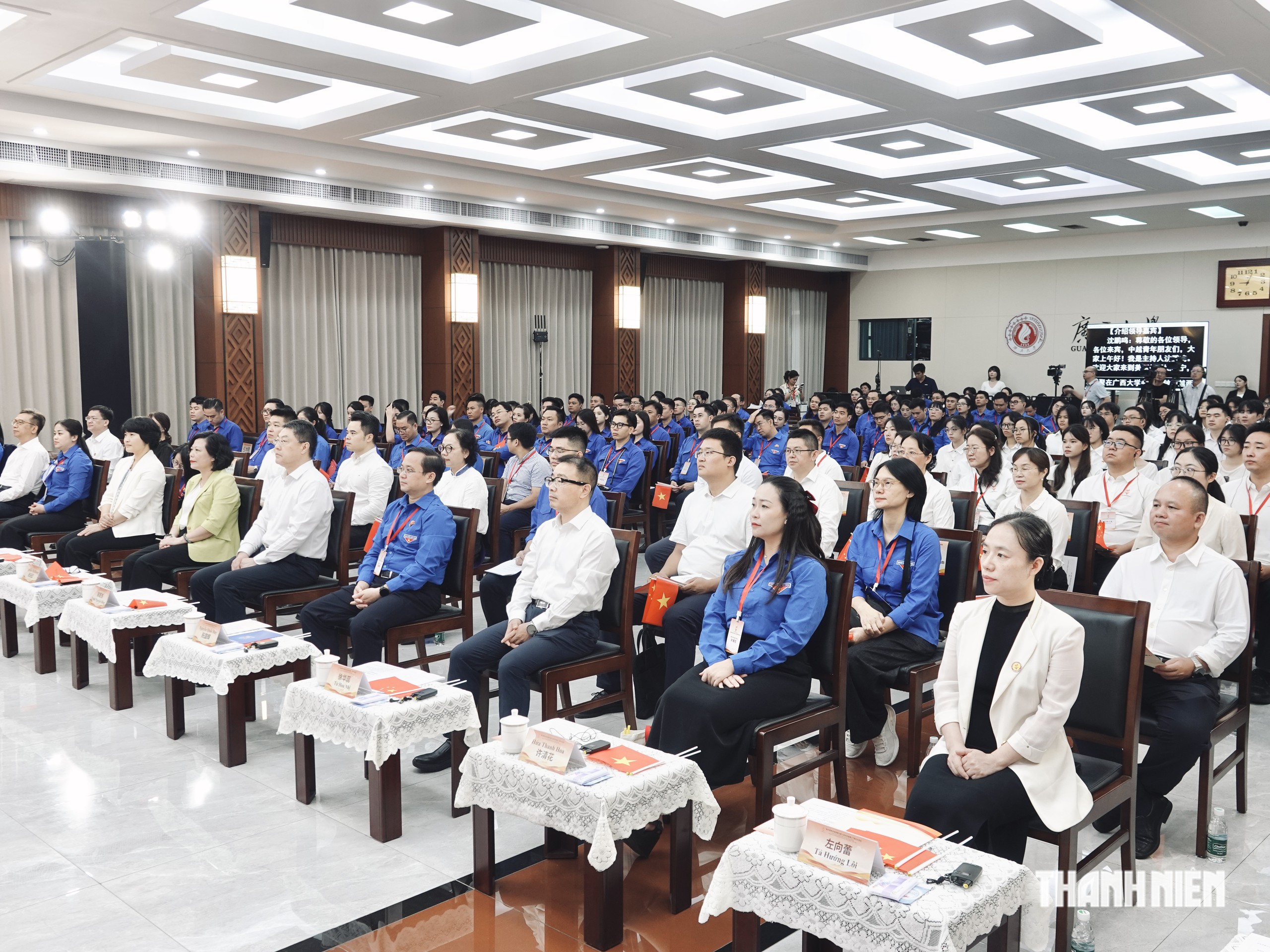 D&acirc;ng hoa tượng đ&agrave;i B&aacute;c Hồ ở Quảng T&acirc;y, Trung Quốc- Ảnh 6.