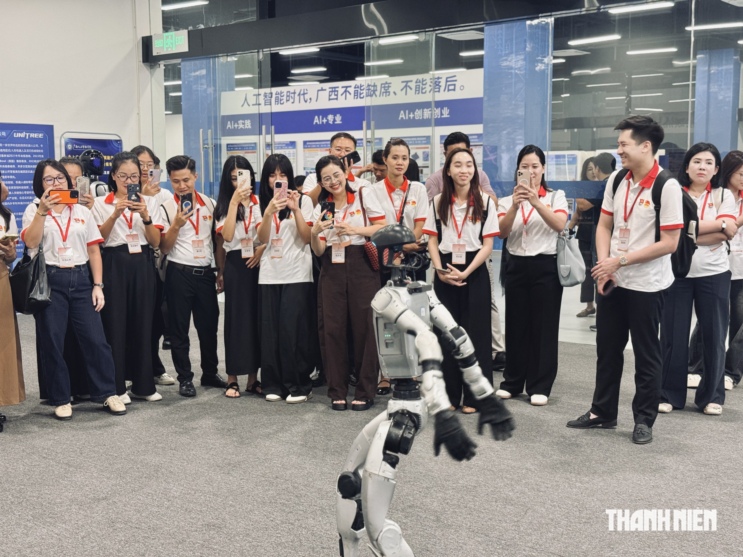 Dâng hương tượng đài Bác Hồ ở Quảng Tây, Trung Quốc- Ảnh 11.