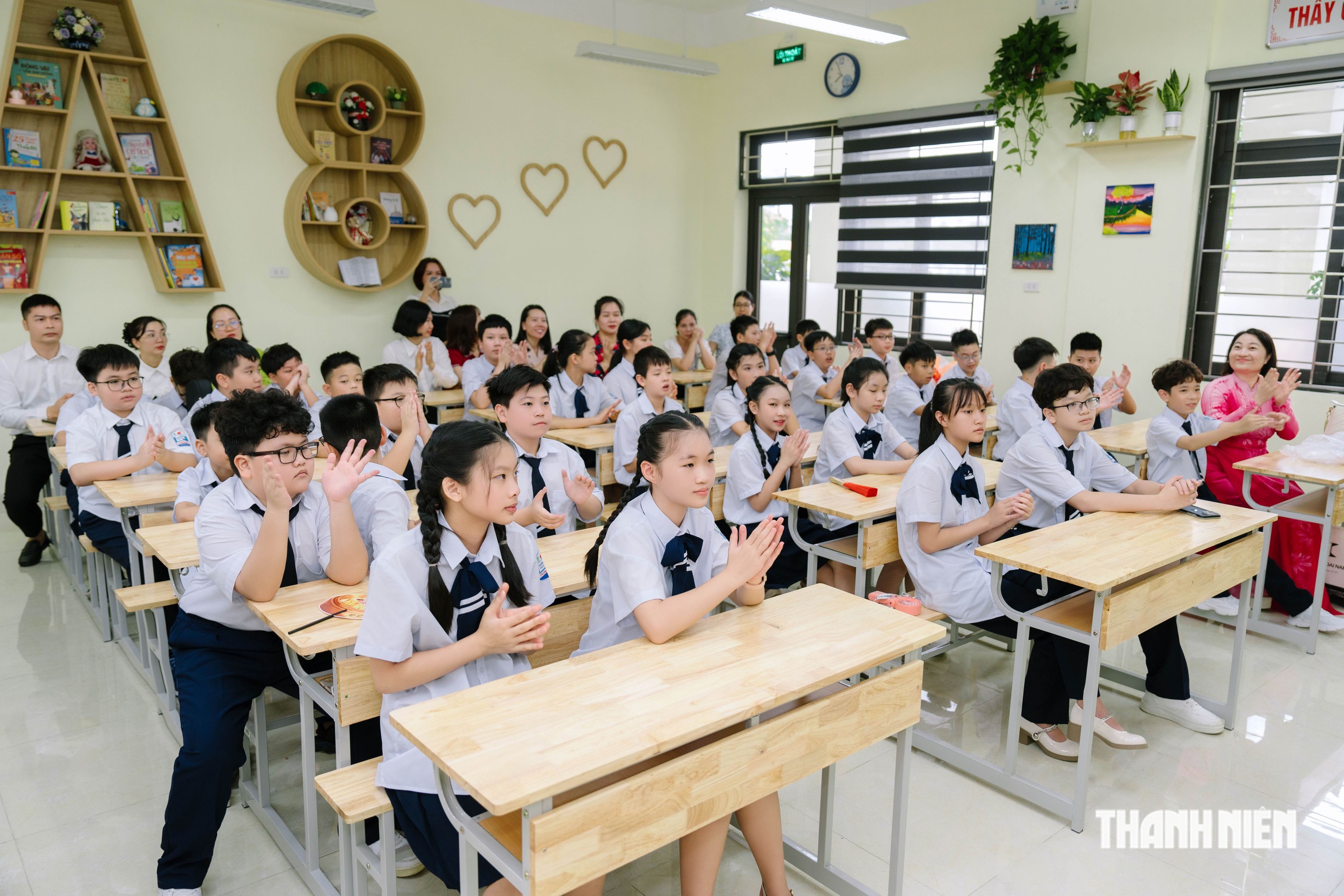 Quảng Ninh giảm gần một nửa số trường công lập sau sắp xếp  - Ảnh 2.