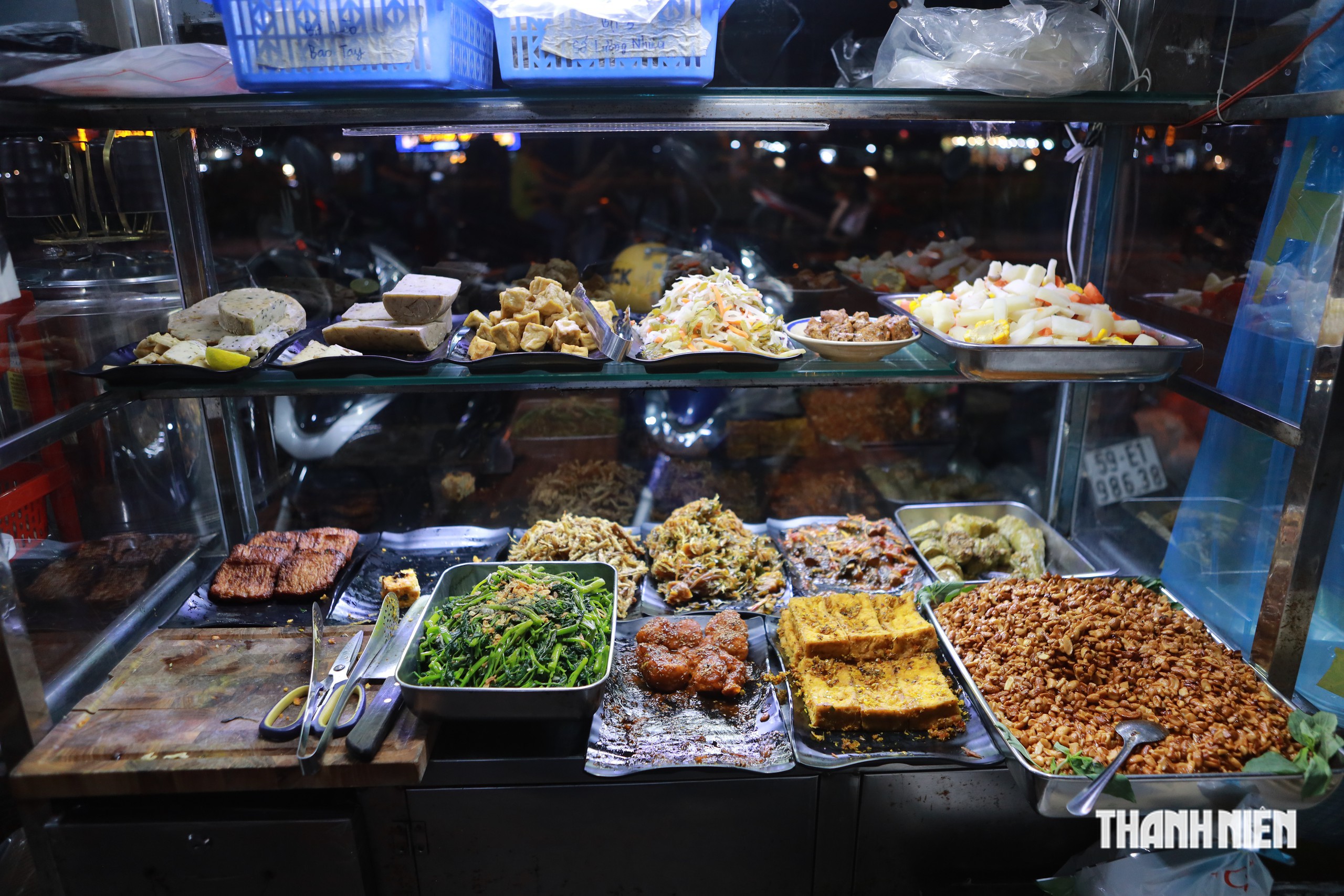 Quán chay ở TP.HCM có cách tính tiền lạ, người khó khăn chỉ cần trả 10.000 đồng - Ảnh 4.