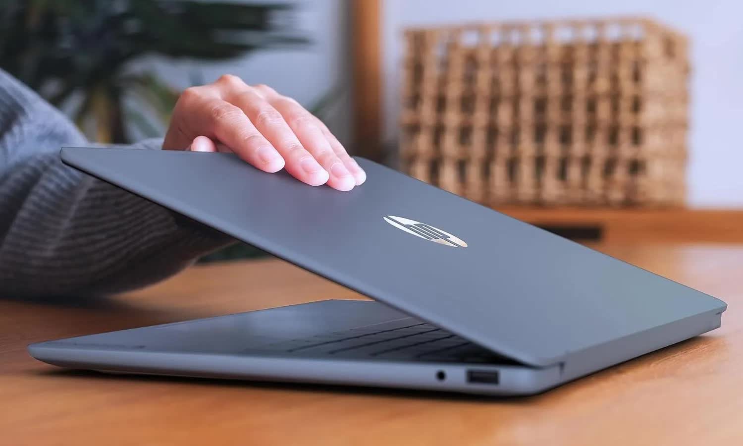 Đáp trả MacBook Neo, HP tung laptop OLED giá rẻ, pin gần 42 giờ - Ảnh 2.