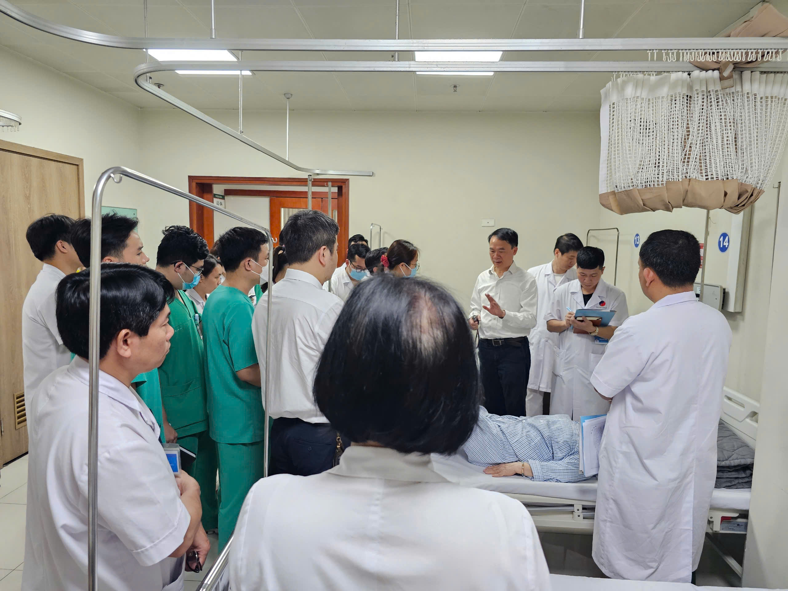 Đề xuất chính sách bền vững hỗ trợ bác sĩ nội trú - Ảnh 1.