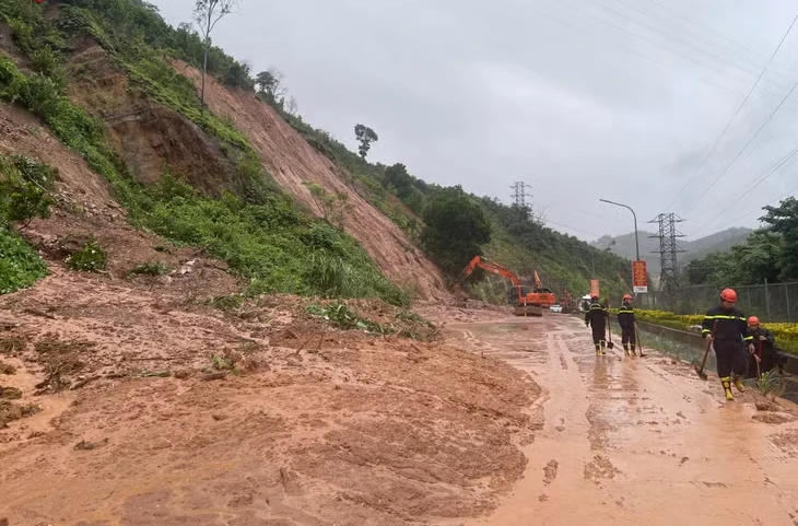 Mưa lớn gây sạt lở nhiều nơi ở Quảng Ninh - Ảnh 3.