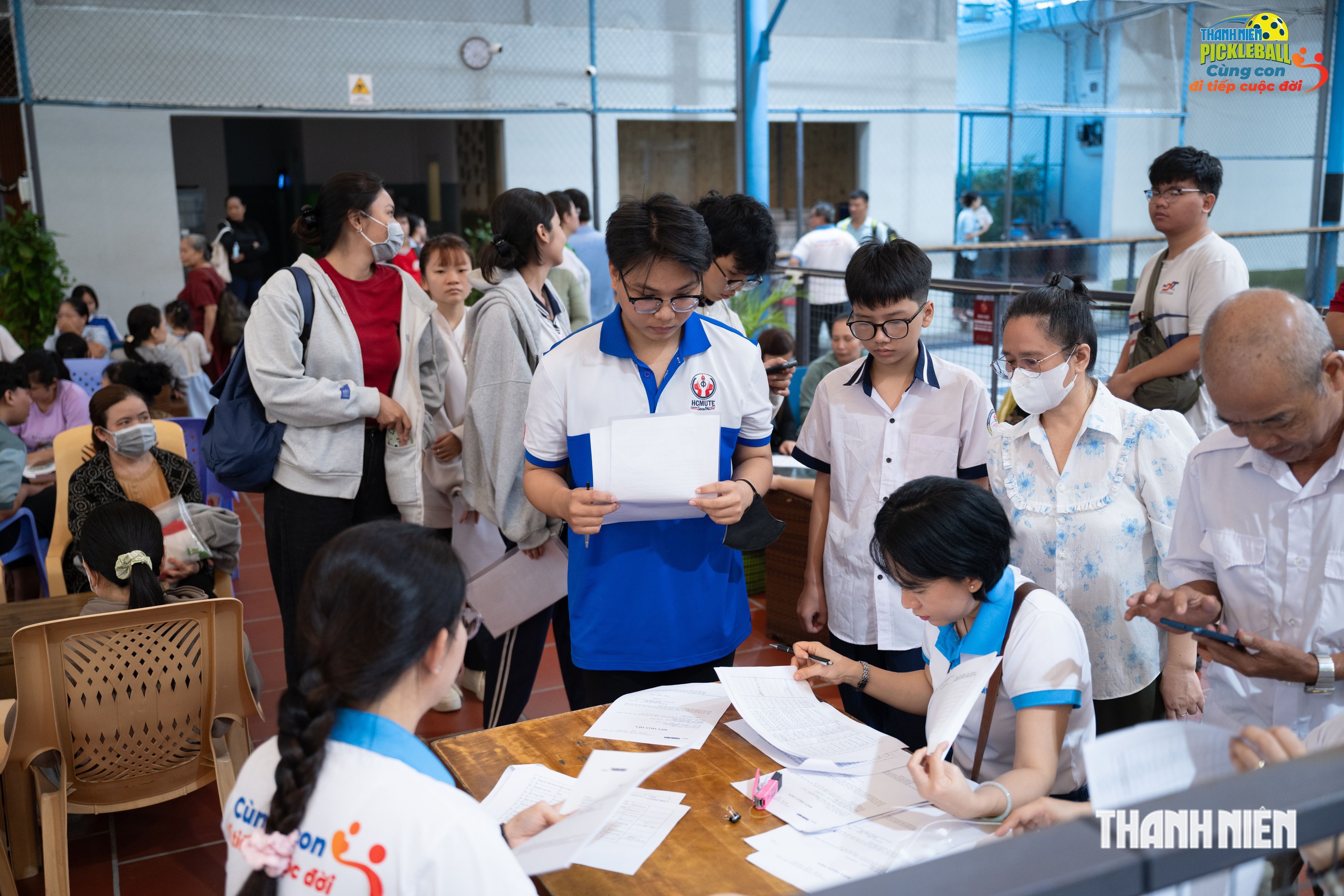 Báo Thanh Niên trao 500 triệu đồng ấm áp nghĩa tình cho 50 em mồ côi vì Covid-19- Ảnh 3.