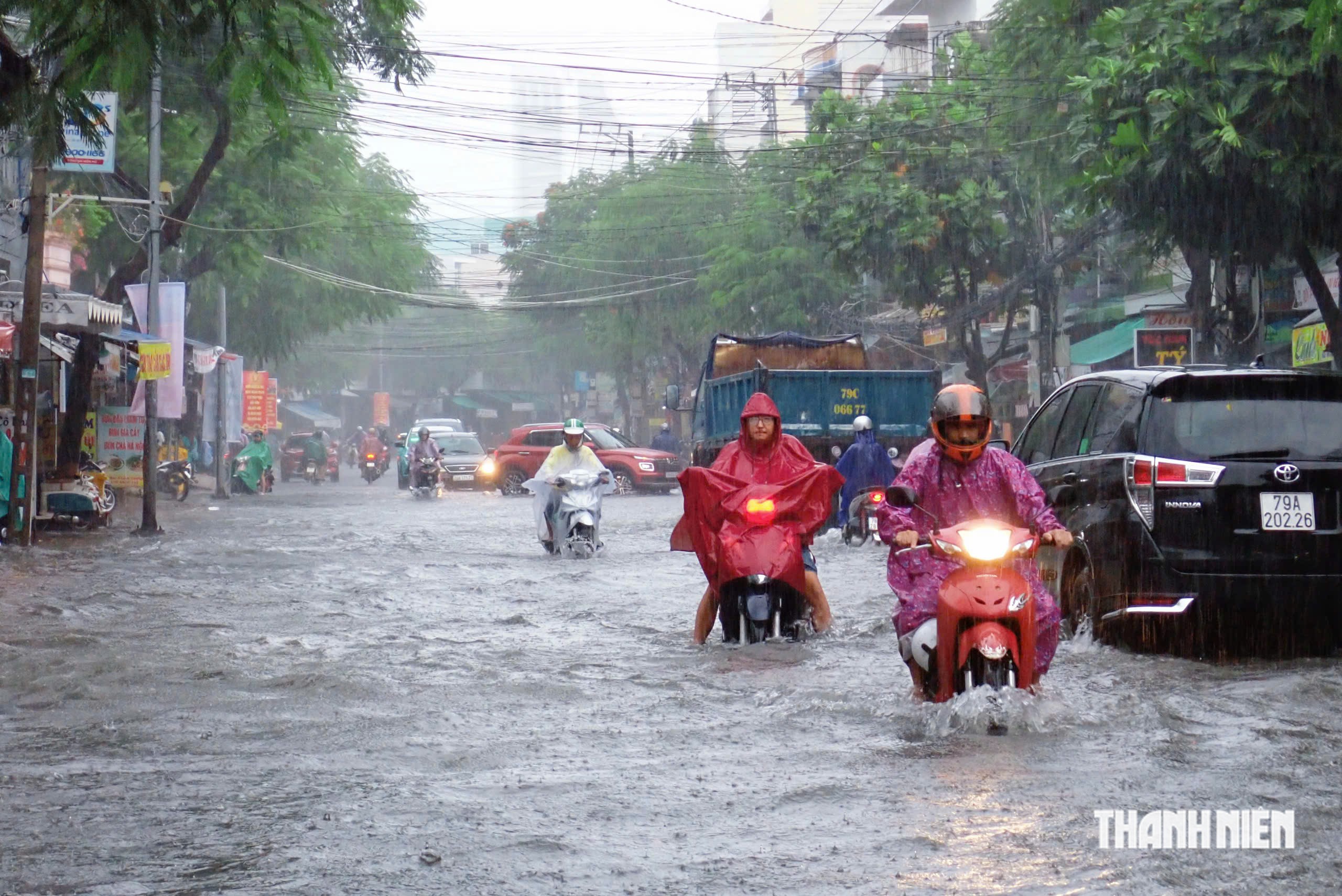 Khánh Hòa cảnh báo giông, lốc, mưa đá trên đất liền và gió mạnh trên biển- Ảnh 1.
