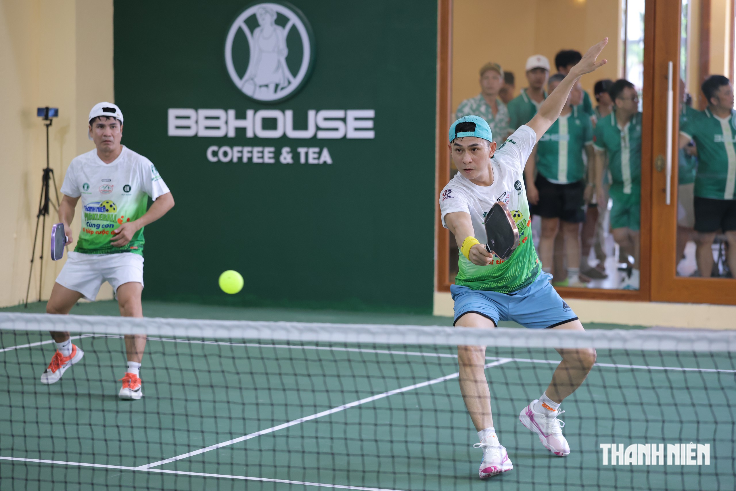 Dàn nghệ sĩ Việt 'cháy' hết mình tại giải pickleball 'Cùng con đi tiếp cuộc đời' - Ảnh 1.