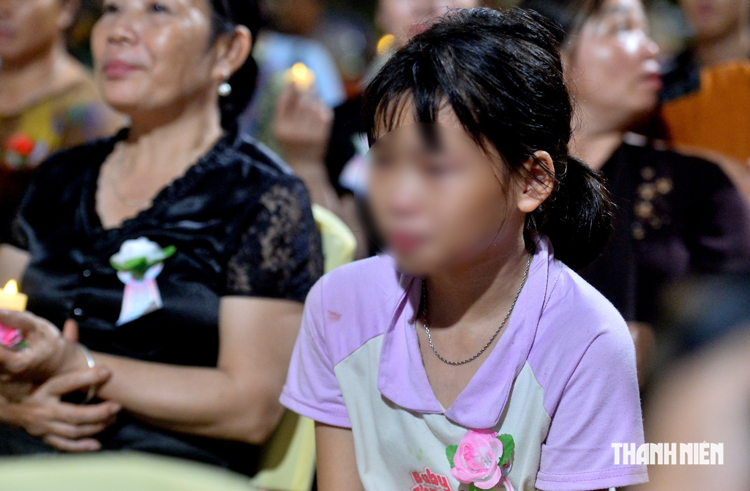 M&ugrave;a Vu lan: X&uacute;c động h&igrave;nh ảnh c&ocirc; b&eacute; 10 tuổi bật kh&oacute;c nhớ mẹ đ&atilde; khuất- Ảnh 2.