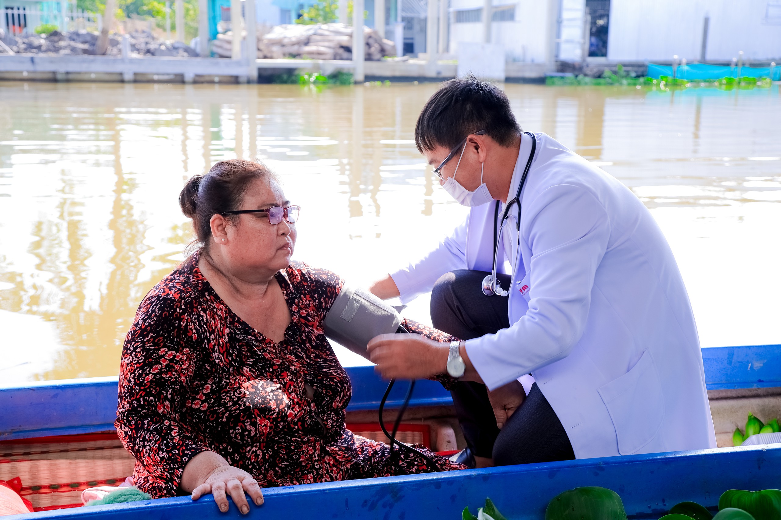 Cà Mau đưa việc chăm sóc sức khỏe ban đầu đến gần dân hơn - Ảnh 4.