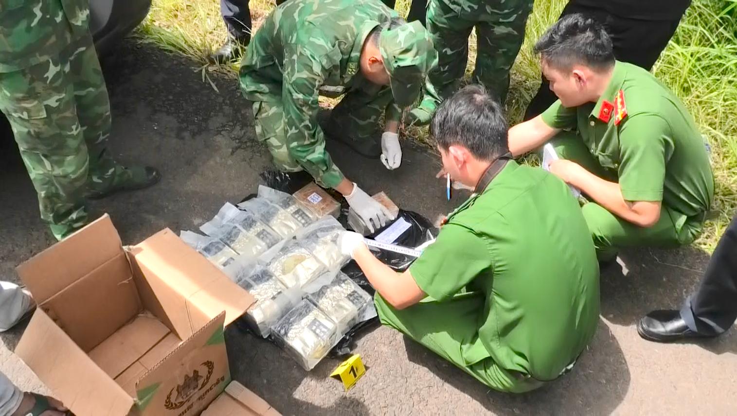 Đồng Nai: Bắt quả tang thanh niên vận chuyển hơn 19 kg ma túy- Ảnh 2.