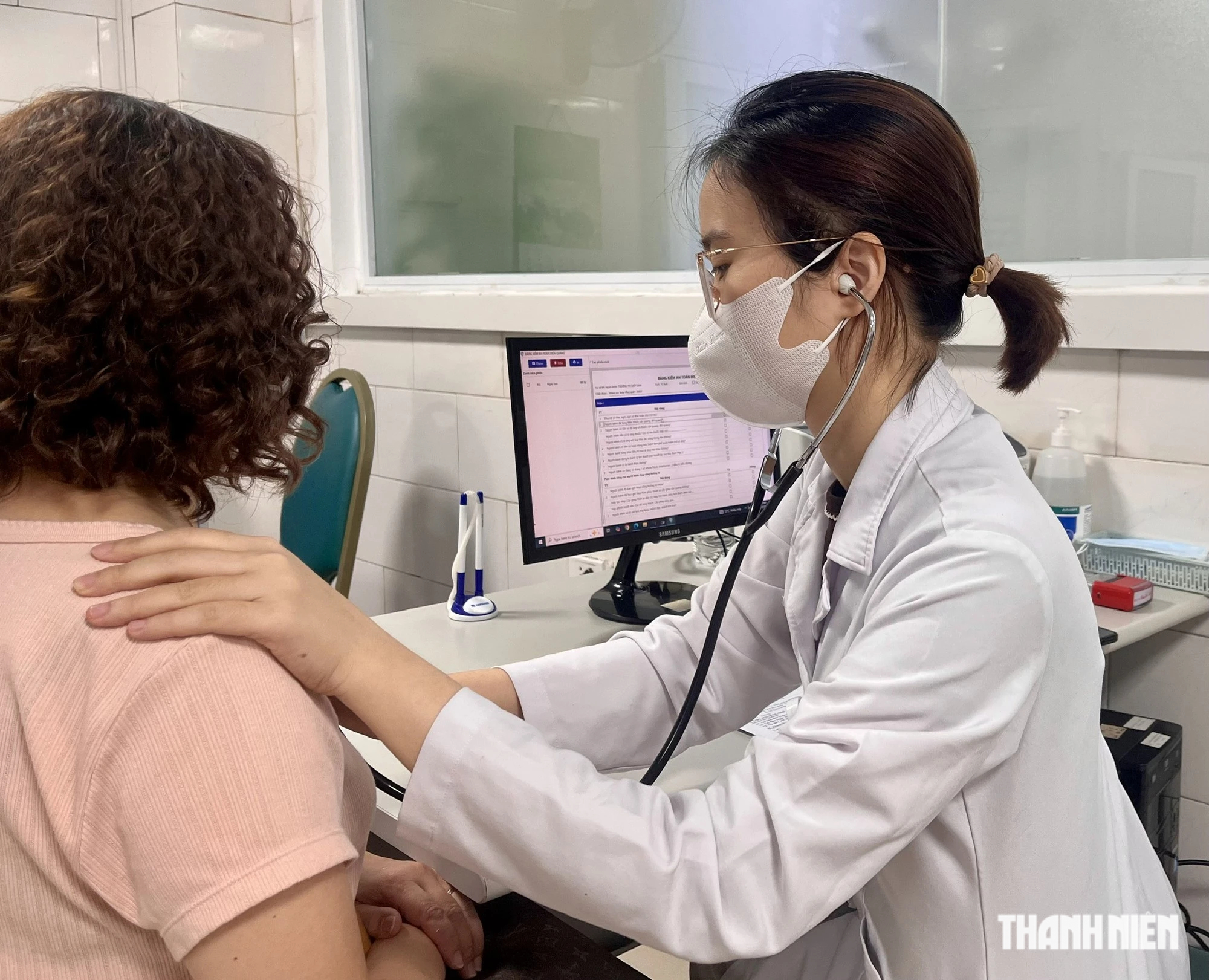 Khám tối thiểu 6 phút/bệnh nhân không phải là quy định bắt buộc - Ảnh 1.