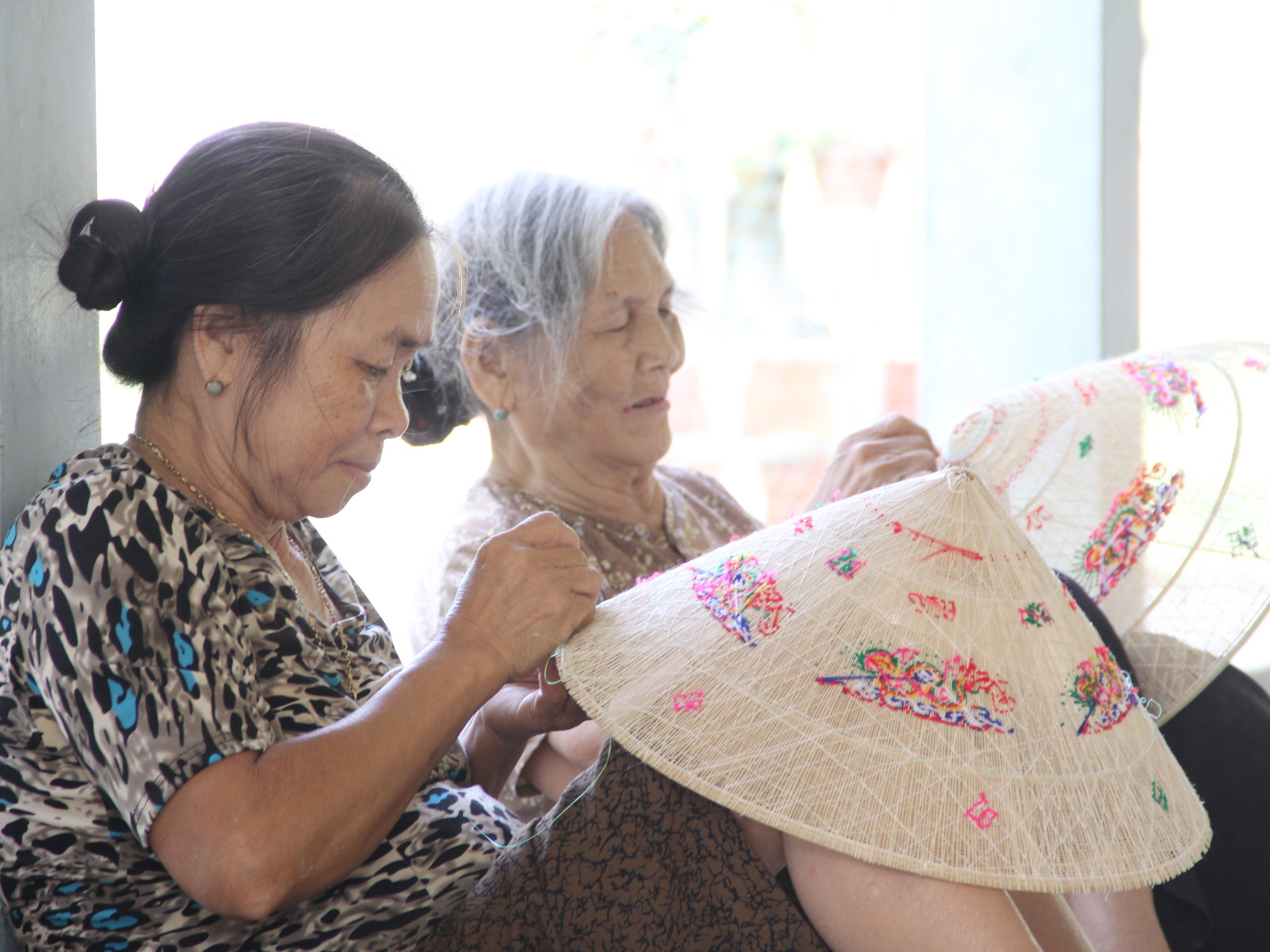 N&oacute;n ngựa Ph&uacute; Gia gi&aacute; đến 10 triệu đồng, c&oacute; g&igrave; đặc biệt? - Ảnh 1.