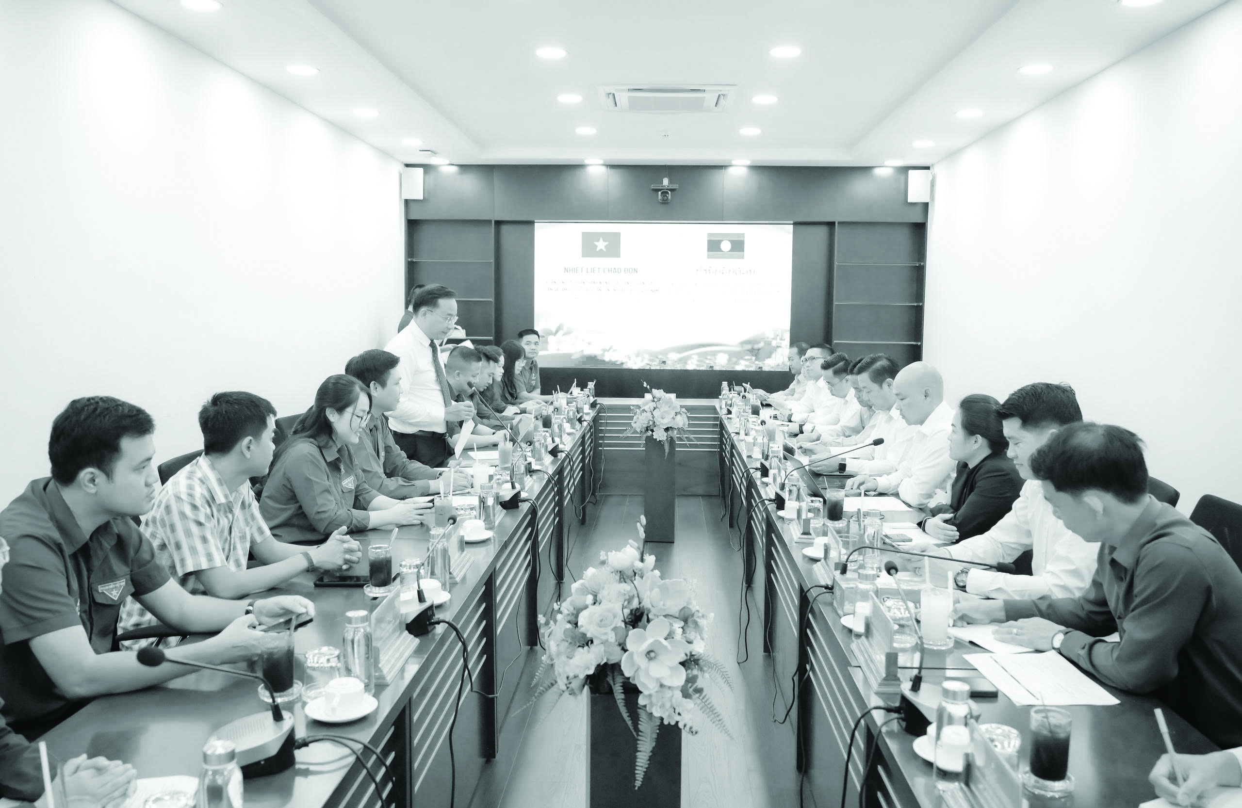 Tuổi trẻ VRG góp sức vun đắp tình hữu nghị Việt - Lào - Ảnh 1.