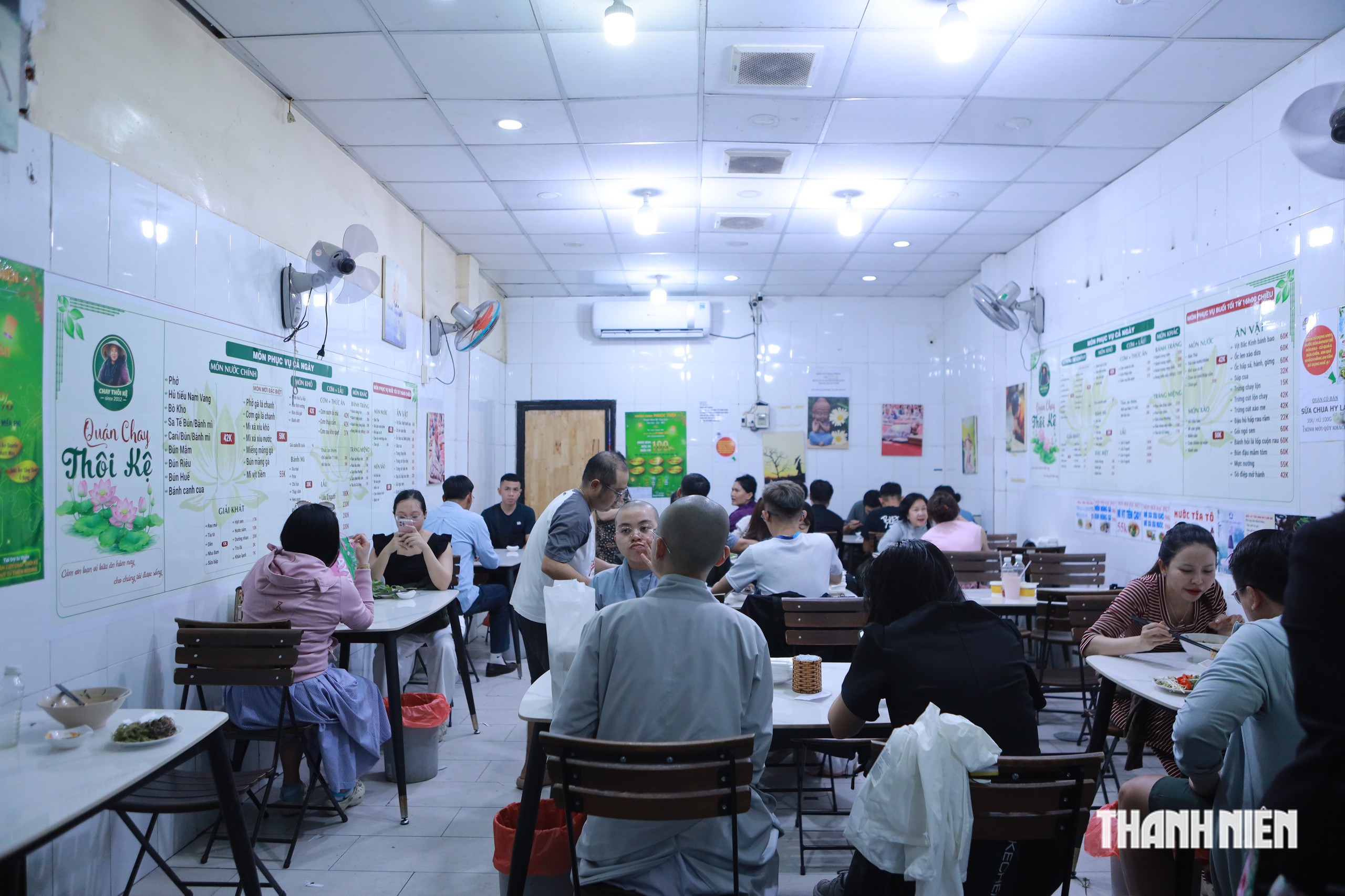 Quán chay giá bình dân ở TP.HCM: Bán 1.000 phần/ngày, ngày rằm gấp đôi - Ảnh 4.