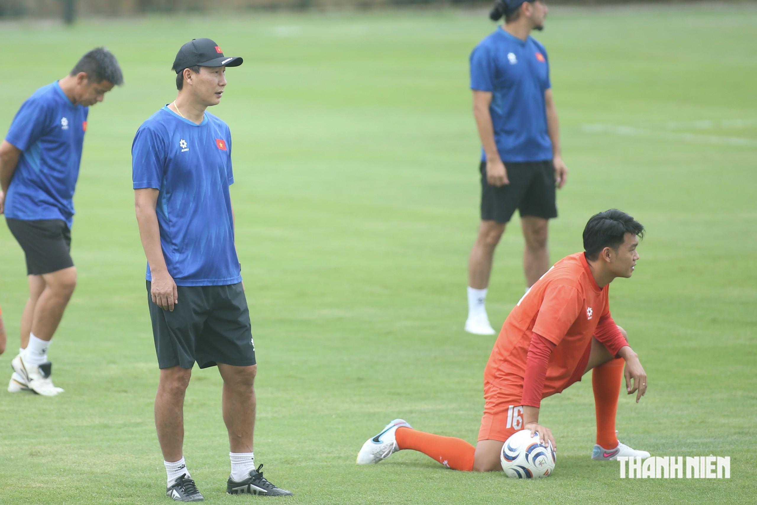  'Vua buôn chuyện' xuất hiện- Ảnh 11.