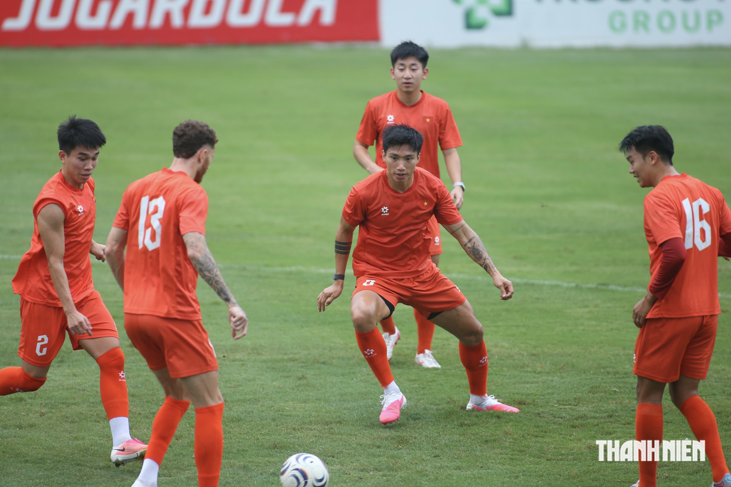  'Vua buôn chuyện' xuất hiện- Ảnh 9.