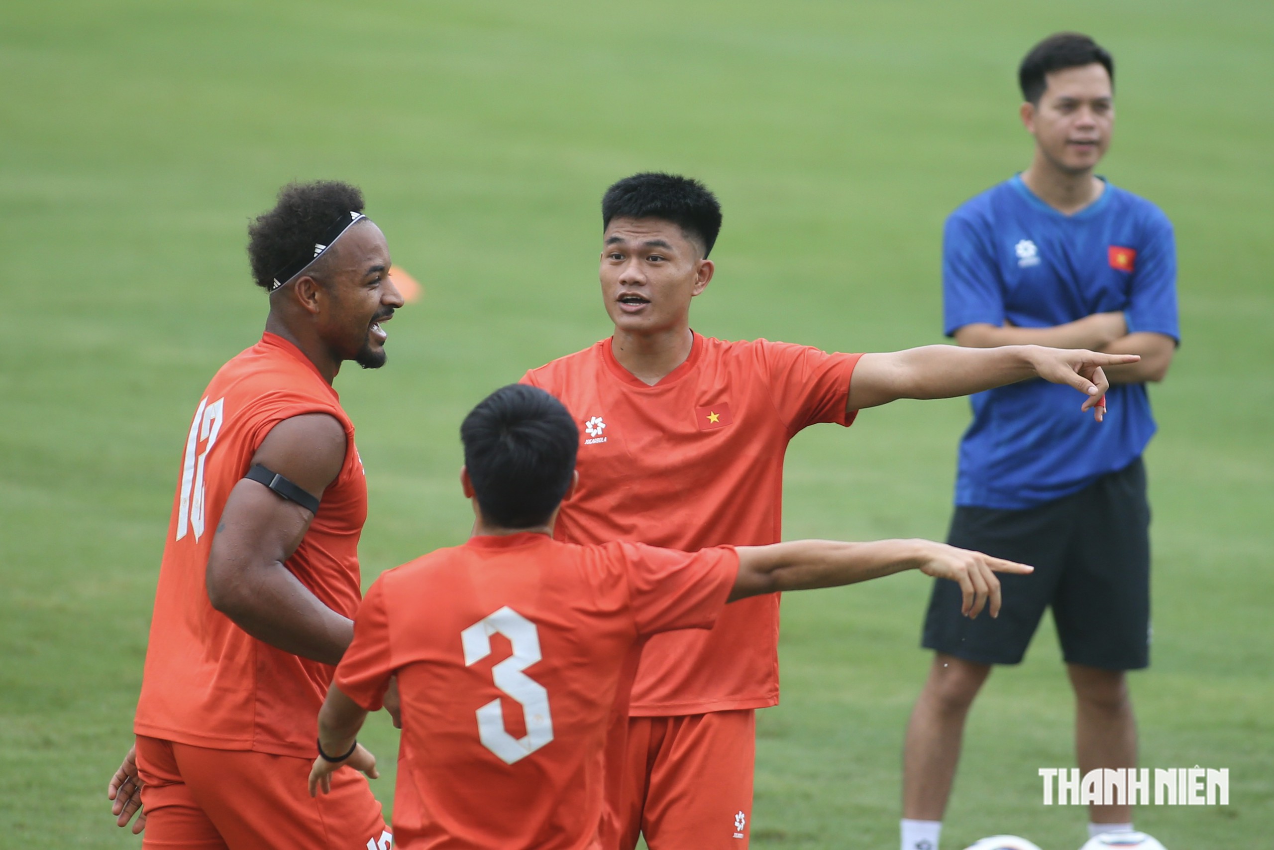  'Vua buôn chuyện' xuất hiện- Ảnh 6.