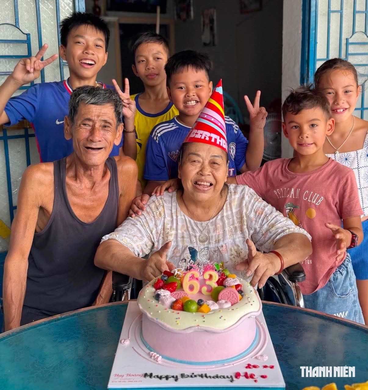 Vu lan đặc biệt của c&ocirc; g&aacute;i Ph&aacute;p c&ugrave;ng chồng con về TP.HCM thăm cha mẹ ruột - Ảnh 4.