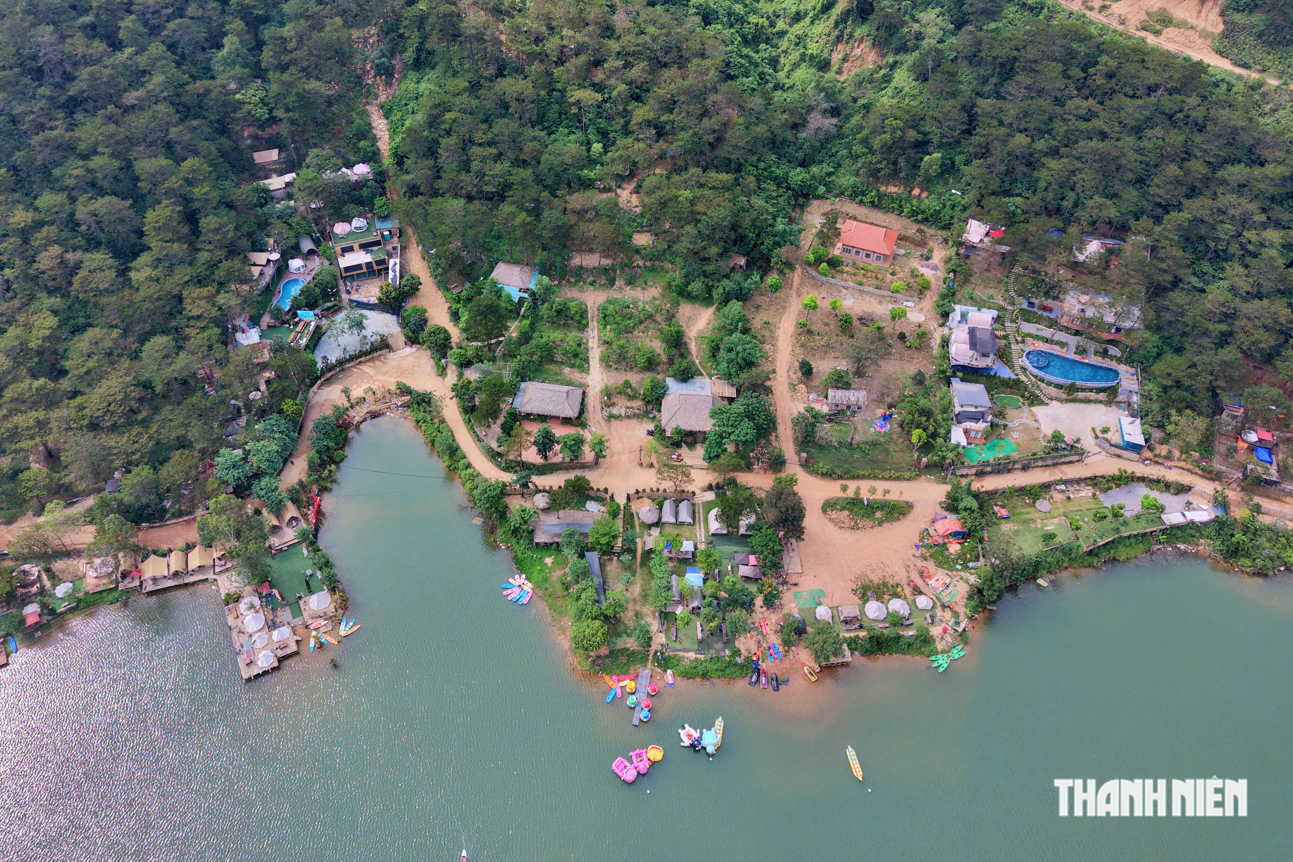 Động thái 'lạ' từ hàng loạt villa, homestay trong rừng phòng hộ - Ảnh 1.