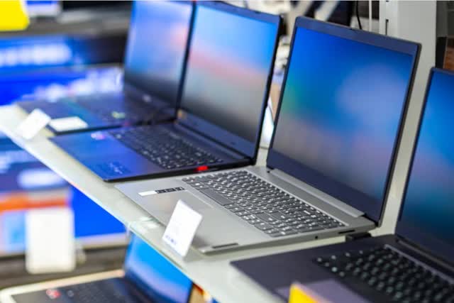 Hàng loạt hãng tung laptop 8 GB RAM giá rẻ, người dùng có nên 'xuống tiền'? - Ảnh 1.