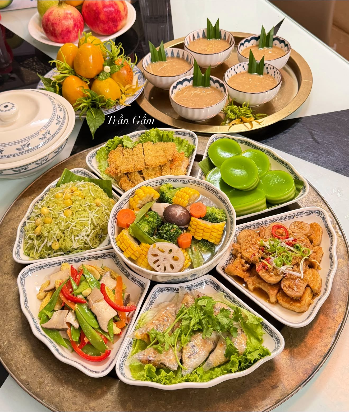 Ngắm những mâm cúng rằm tháng 7 được người Hà Nội tự tay chuẩn bị - Ảnh 6.