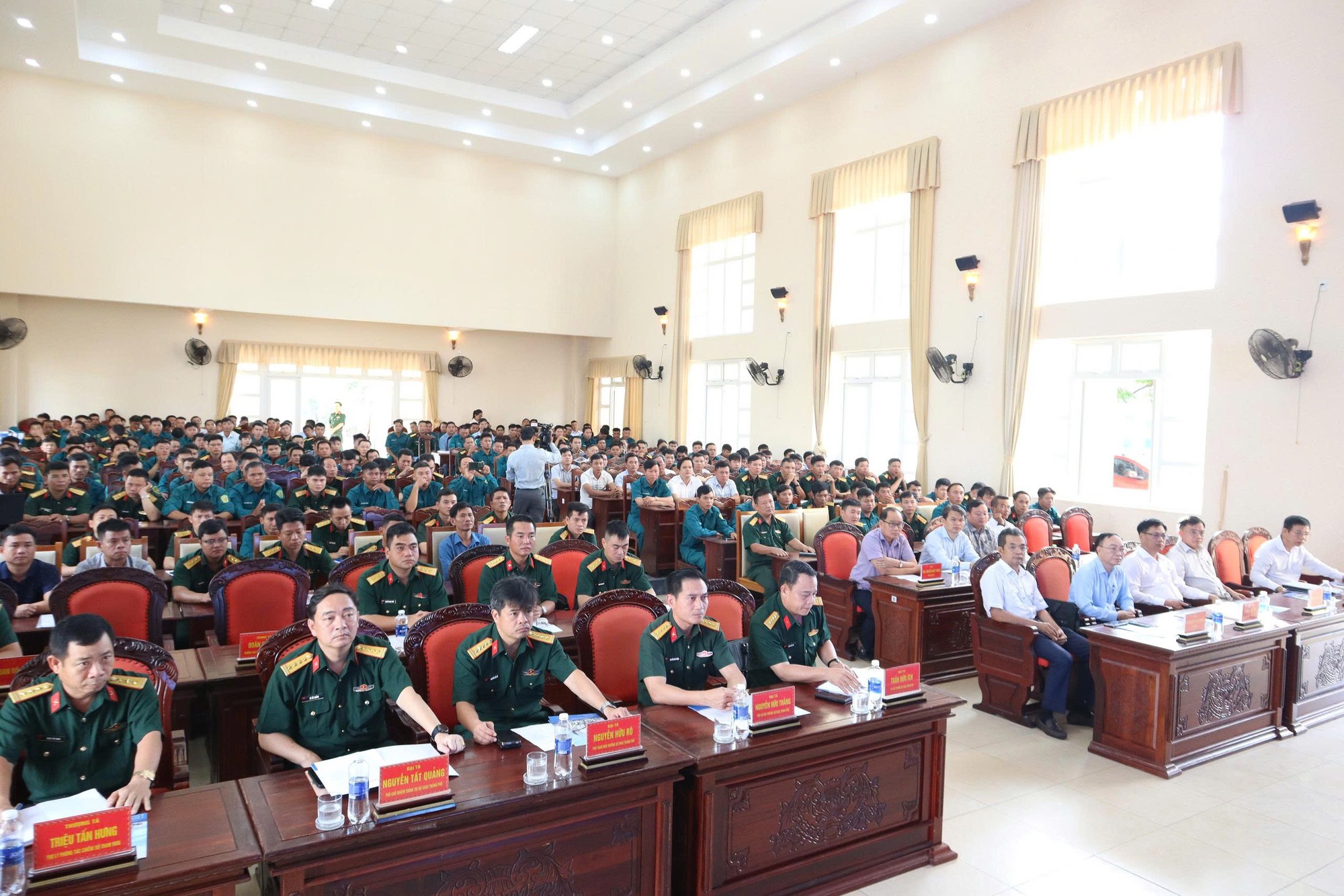 Đà Nẵng đào tạo lực lượng đặc biệt ứng phó bão lũ, cứu người vùng cô lập- Ảnh 1.