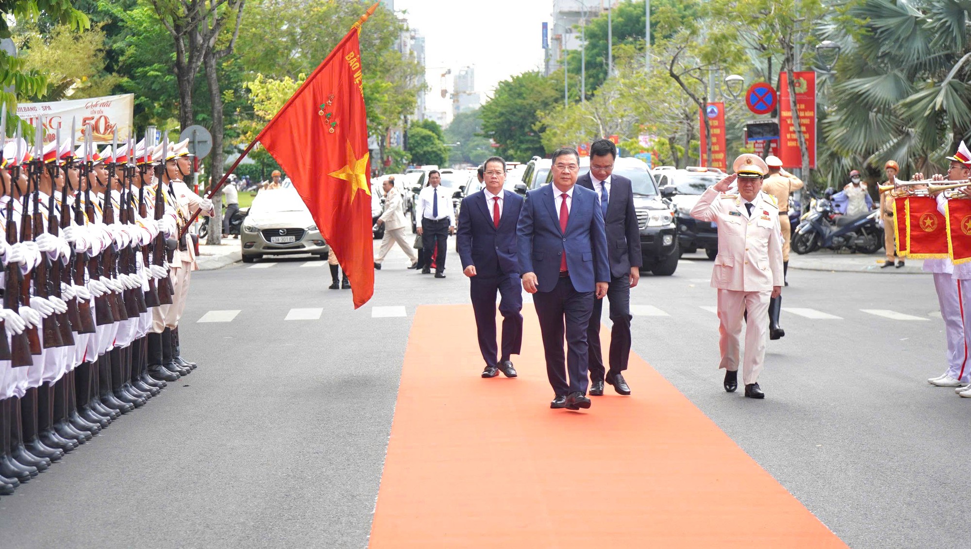 Công an Đà Nẵng đón nhận danh hiệu Anh hùng Lực lượng vũ trang nhân dân- Ảnh 1.
