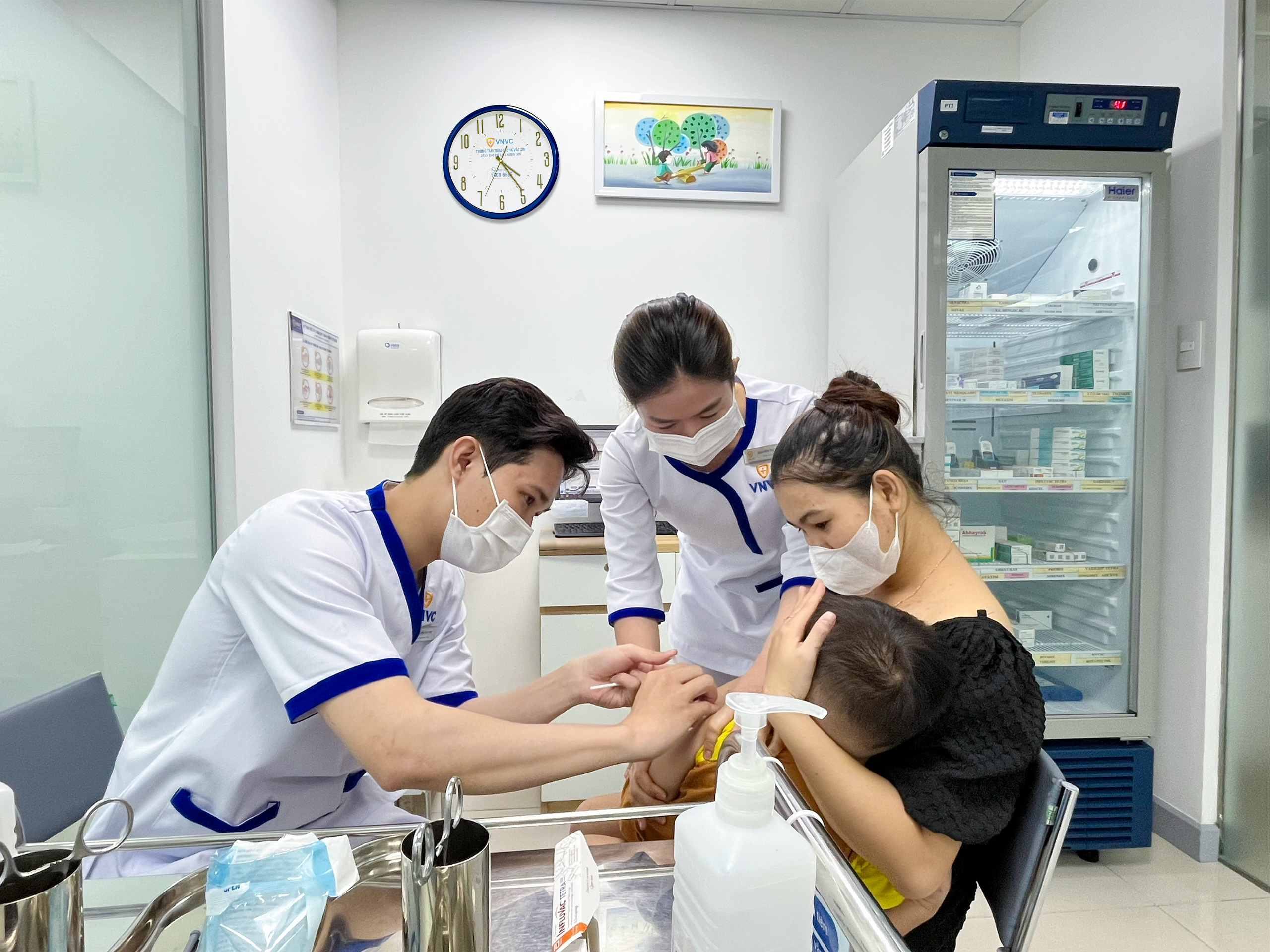 Gần 100.000 ca tay chân miệng: Cảnh giác virus EV71 gây biến chứng thần kinh - Ảnh 1.