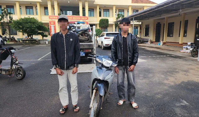 Biểu diễn bốc đầu xe máy đăng lên tiktok bị công an truy và xử lý- Ảnh 1.