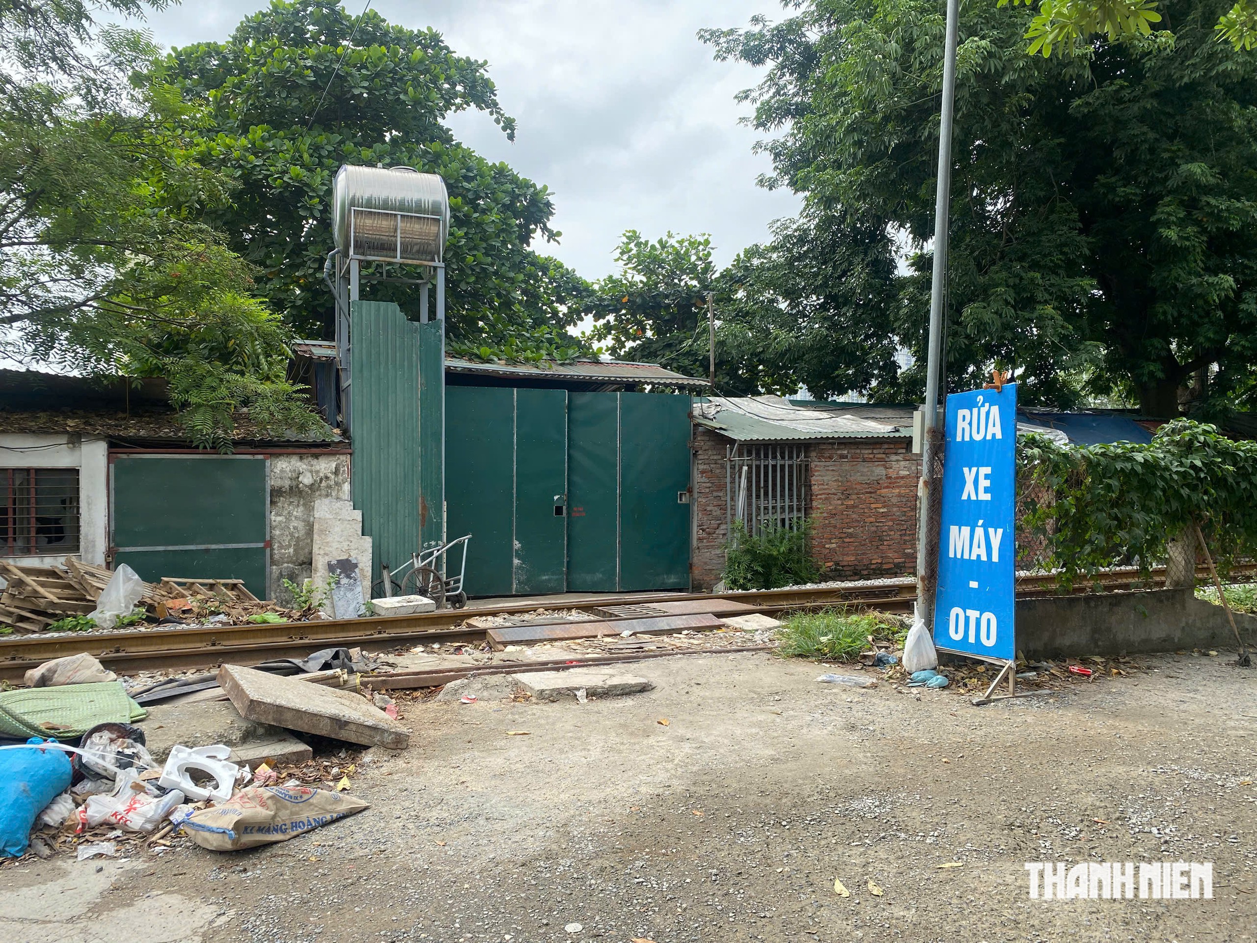 Lấn chiếm hành lang đường sắt 'đến hẹn lại lên' - Ảnh 5.