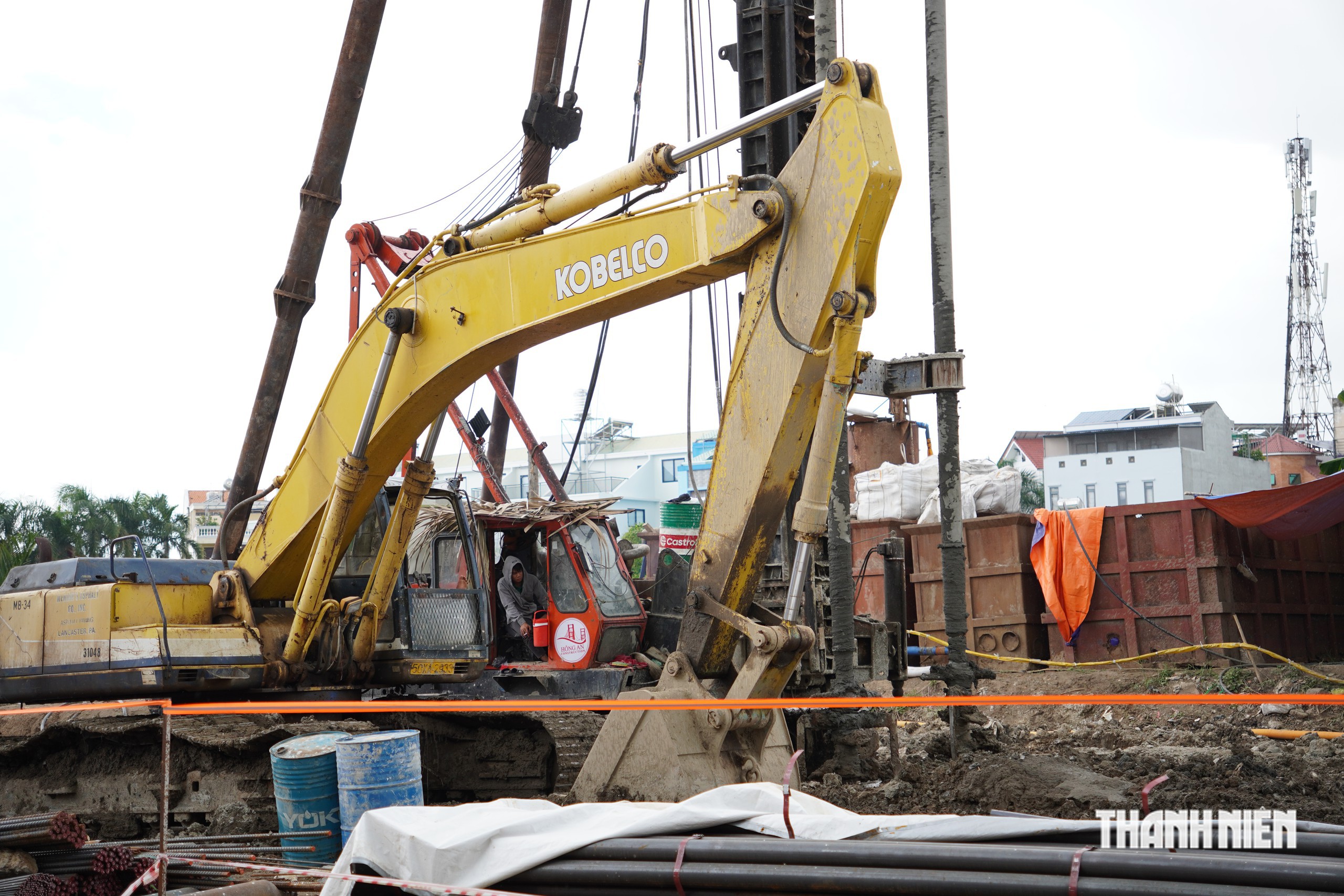 Cầu đường Bình Tiên sau một tháng khởi công: Người dân mong sớm thoát cảnh kẹt xe - Ảnh 2.