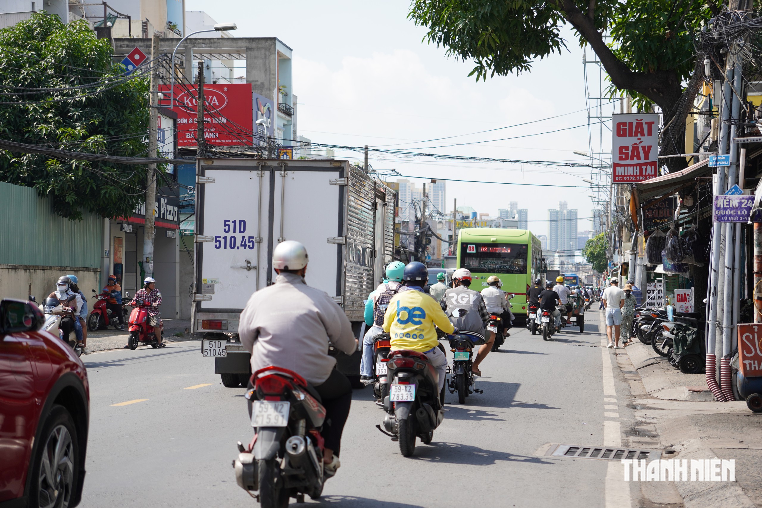 Cầu đường Bình Tiên sau một tháng khởi công: Người dân mong sớm thoát cảnh kẹt xe - Ảnh 1.