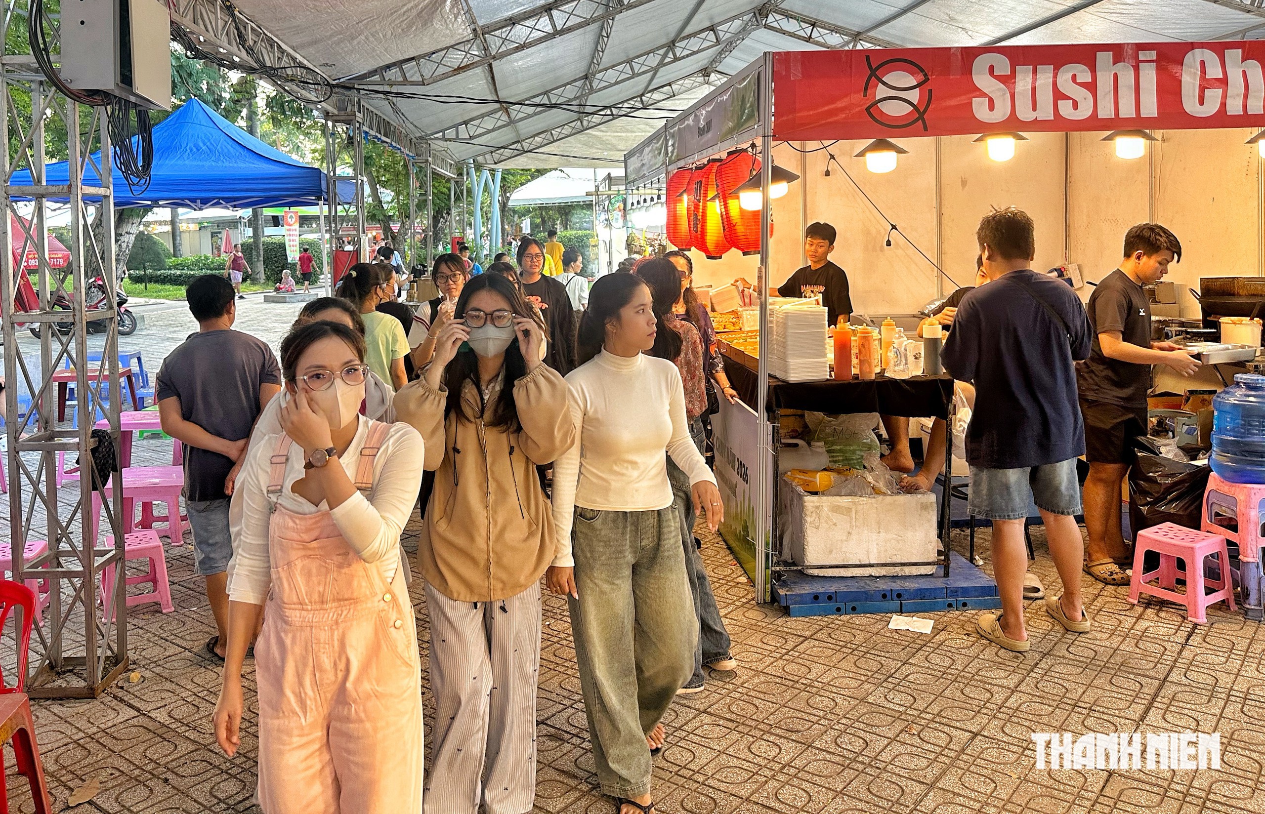 B&aacute;nh x&egrave;o sầu ri&ecirc;ng gi&aacute; 60.000 đồng/c&aacute;i g&acirc;y ch&uacute; &yacute; tại lễ hội ẩm thực chay TP.HCM - Ảnh 1.