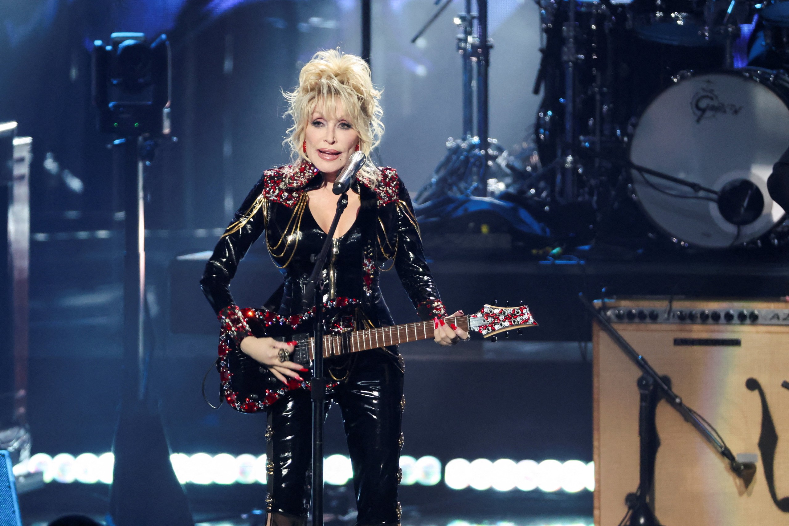 Tổng thống Donald Trump và nước Mỹ tưởng nhớ huyền thoại Dolly Parton- Ảnh 3.