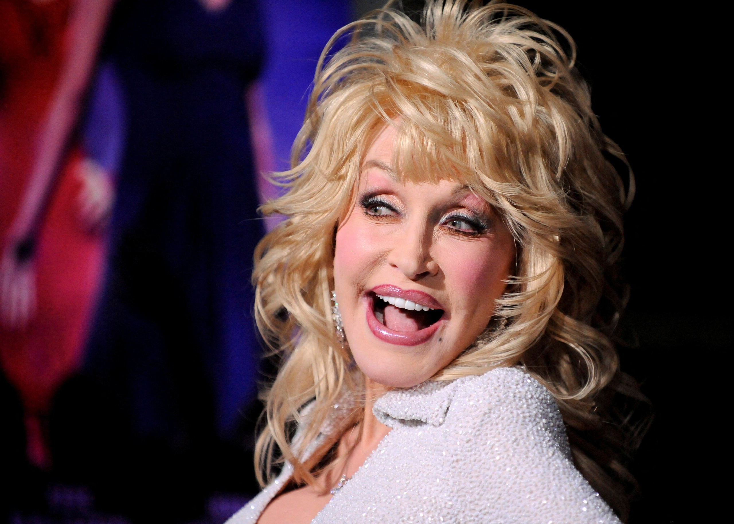 Tổng thống Donald Trump và nước Mỹ tưởng nhớ huyền thoại Dolly Parton- Ảnh 4.