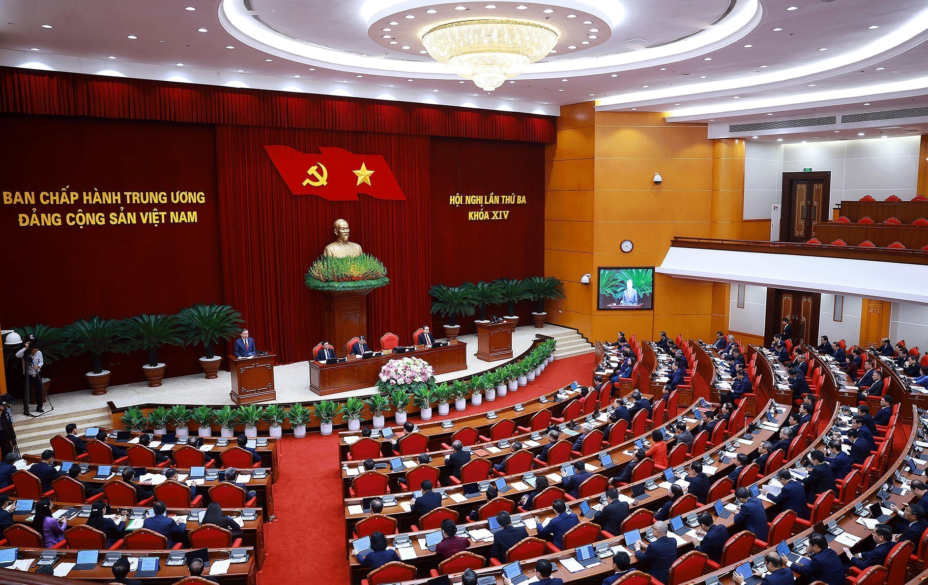 Đổi mới mô hình phát triển để đất nước bứt phá - Ảnh 1.
