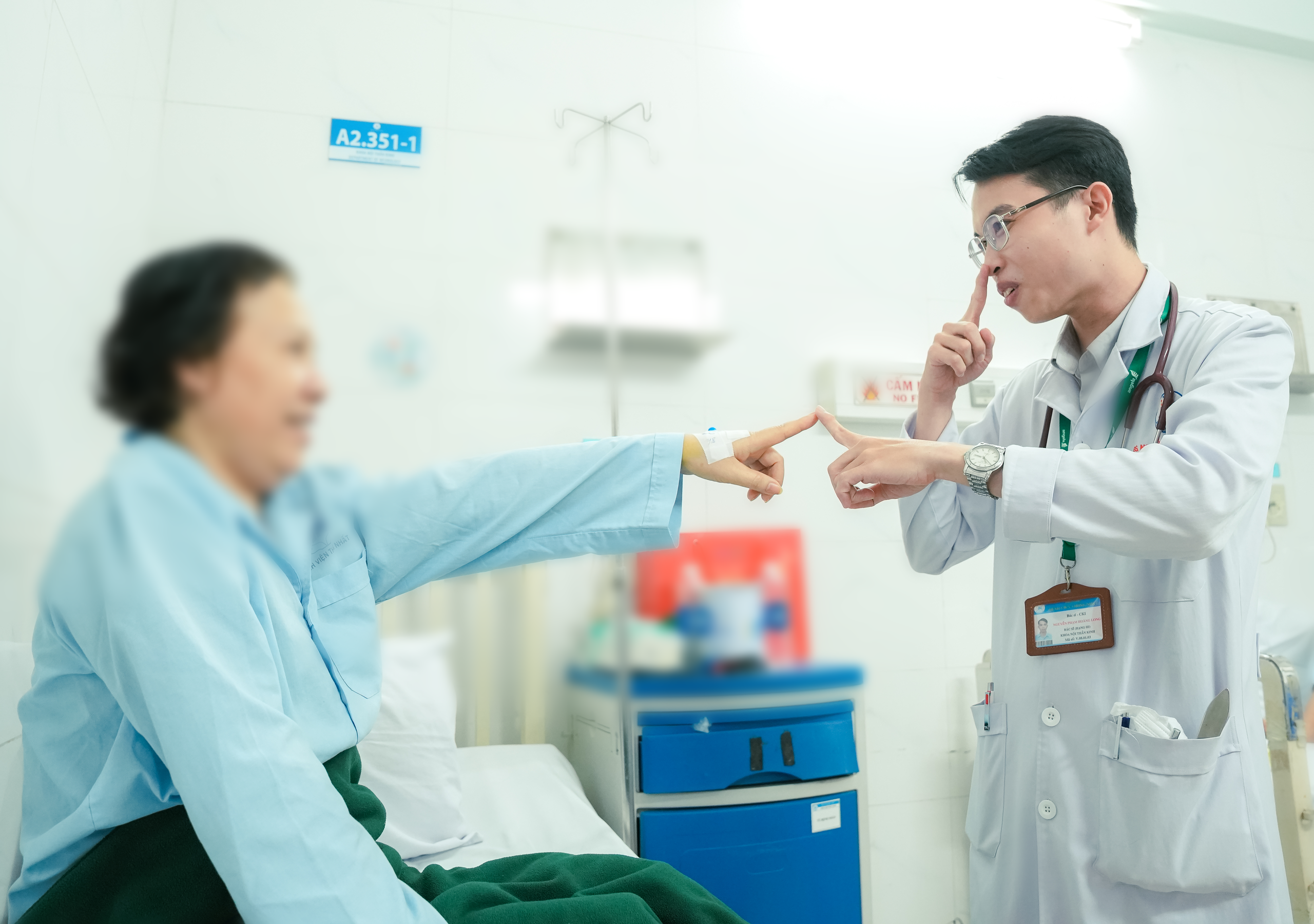 Đột quỵ lúc nửa đêm, chỉ 38 phút hồi phục nhờ công nghệ mới- Ảnh 1.
