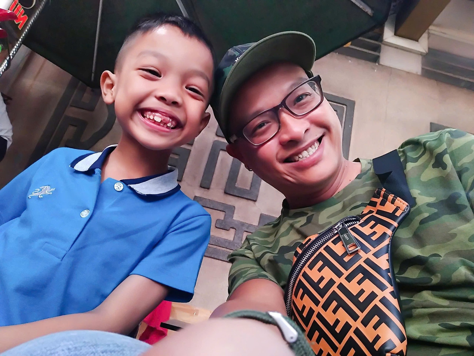 Mùa Vu lan, nhớ những nghệ sĩ 'gà trống nuôi con'- Ảnh 1.