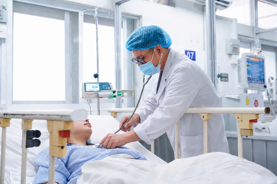 Sản phụ trẻ nguy kịch vì mắc sốt xuất huyết, băng huyết và suy gan cấp- Ảnh 1.