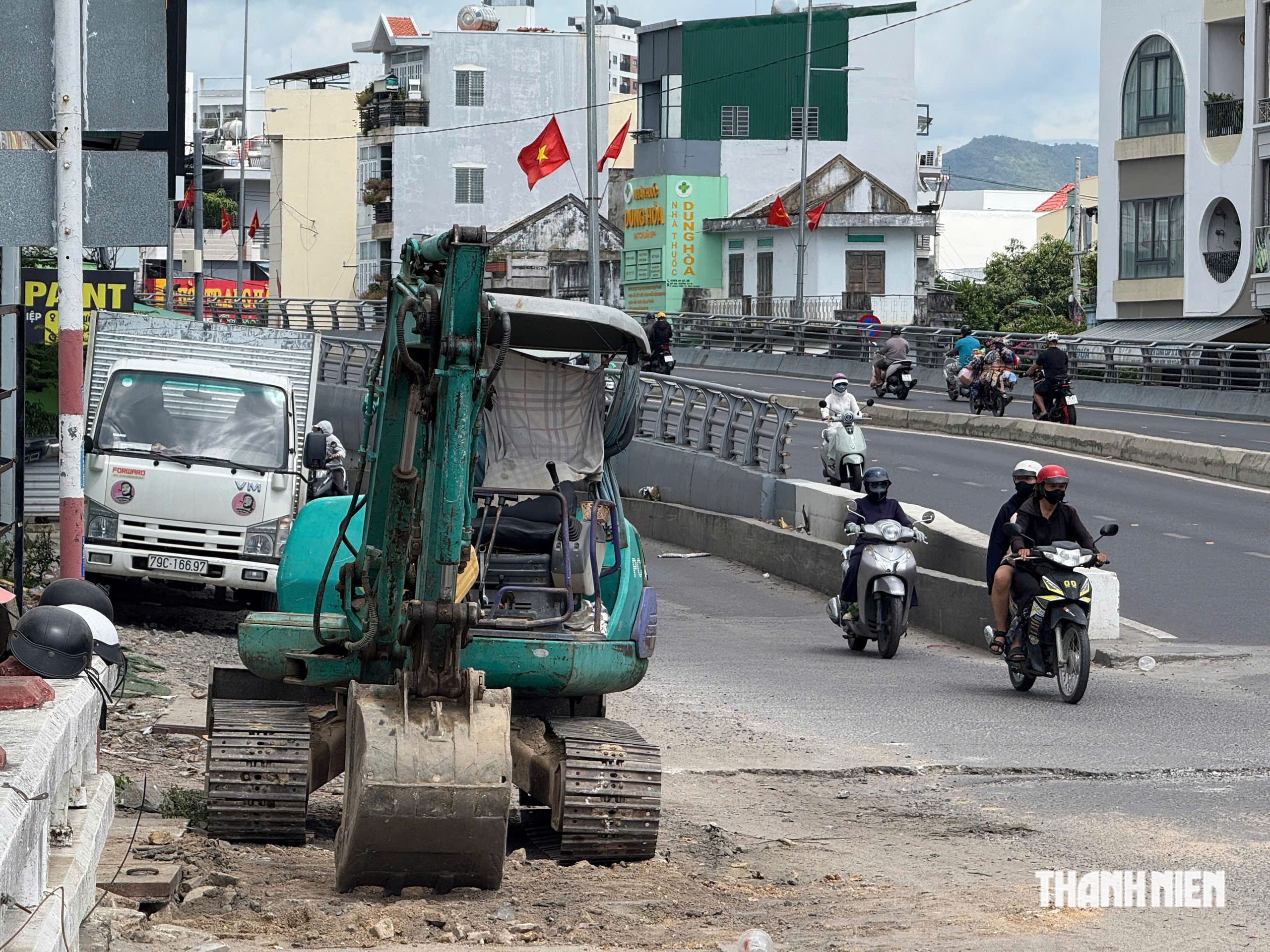 Tập đoàn Phúc Sơn thi công đường gom nút giao Ngọc Hội- Ảnh 1.
