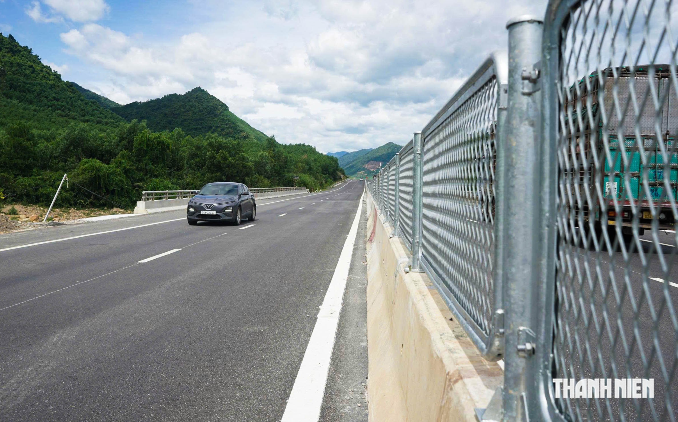 Cao tốc La Sơn - Hòa Liên: Vì sao tài xế không nên chạy quá 60 km/giờ?- Ảnh 4.