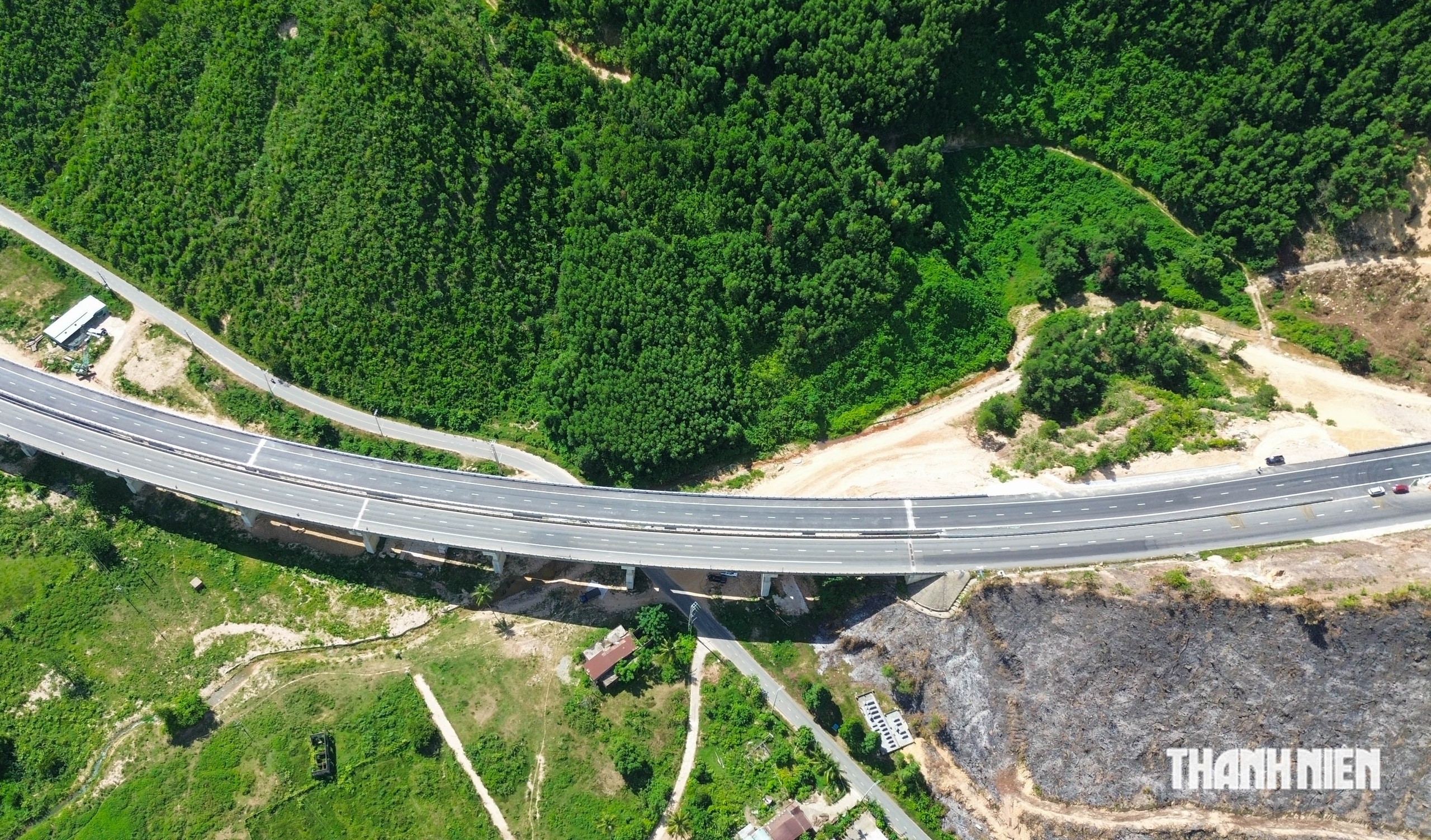 Cao tốc La Sơn - Hòa Liên: Vì sao tài xế không nên chạy quá 60 km/giờ?- Ảnh 2.