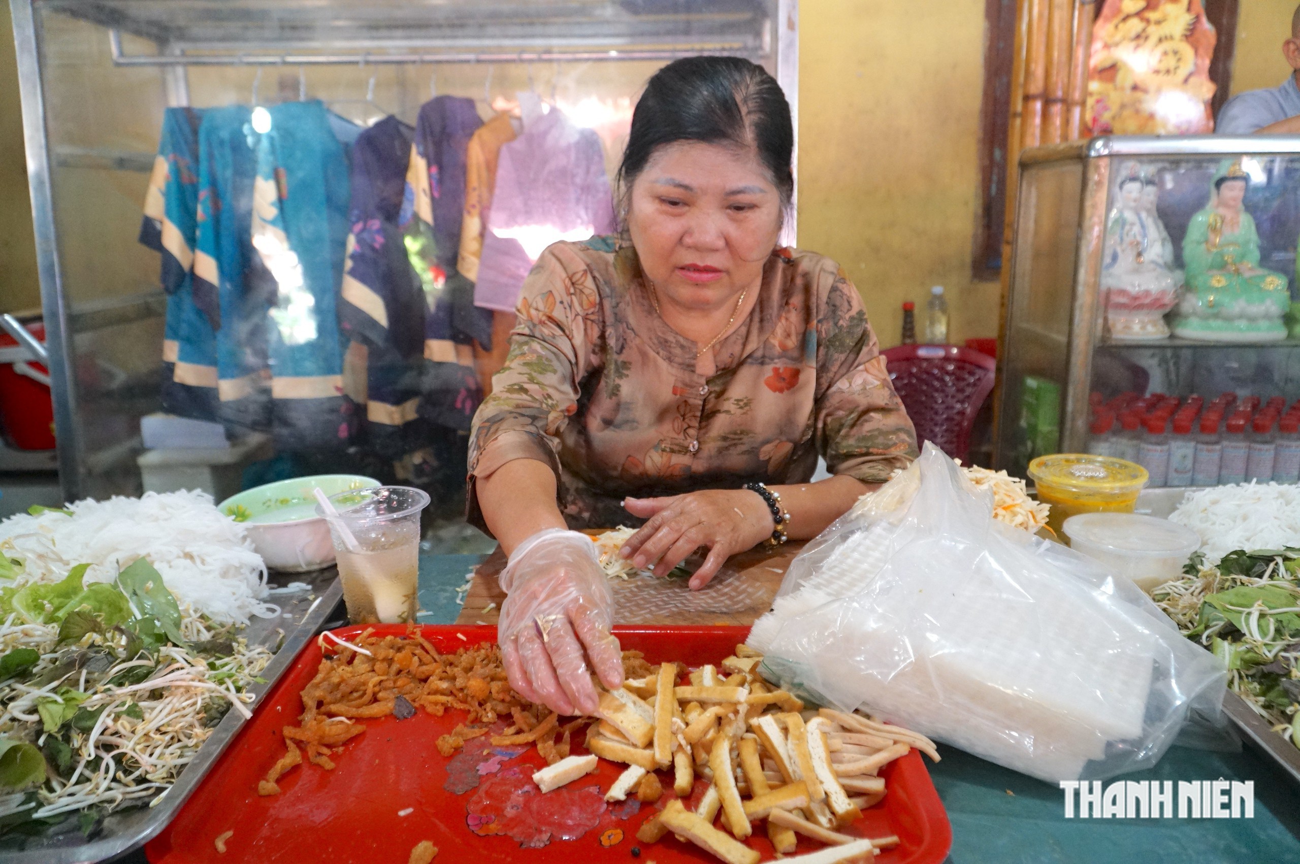 Đại tiệc buffet chay miễn phí rằm tháng 7 trong ngôi chùa cổ 300 năm tuổi - Ảnh 6.