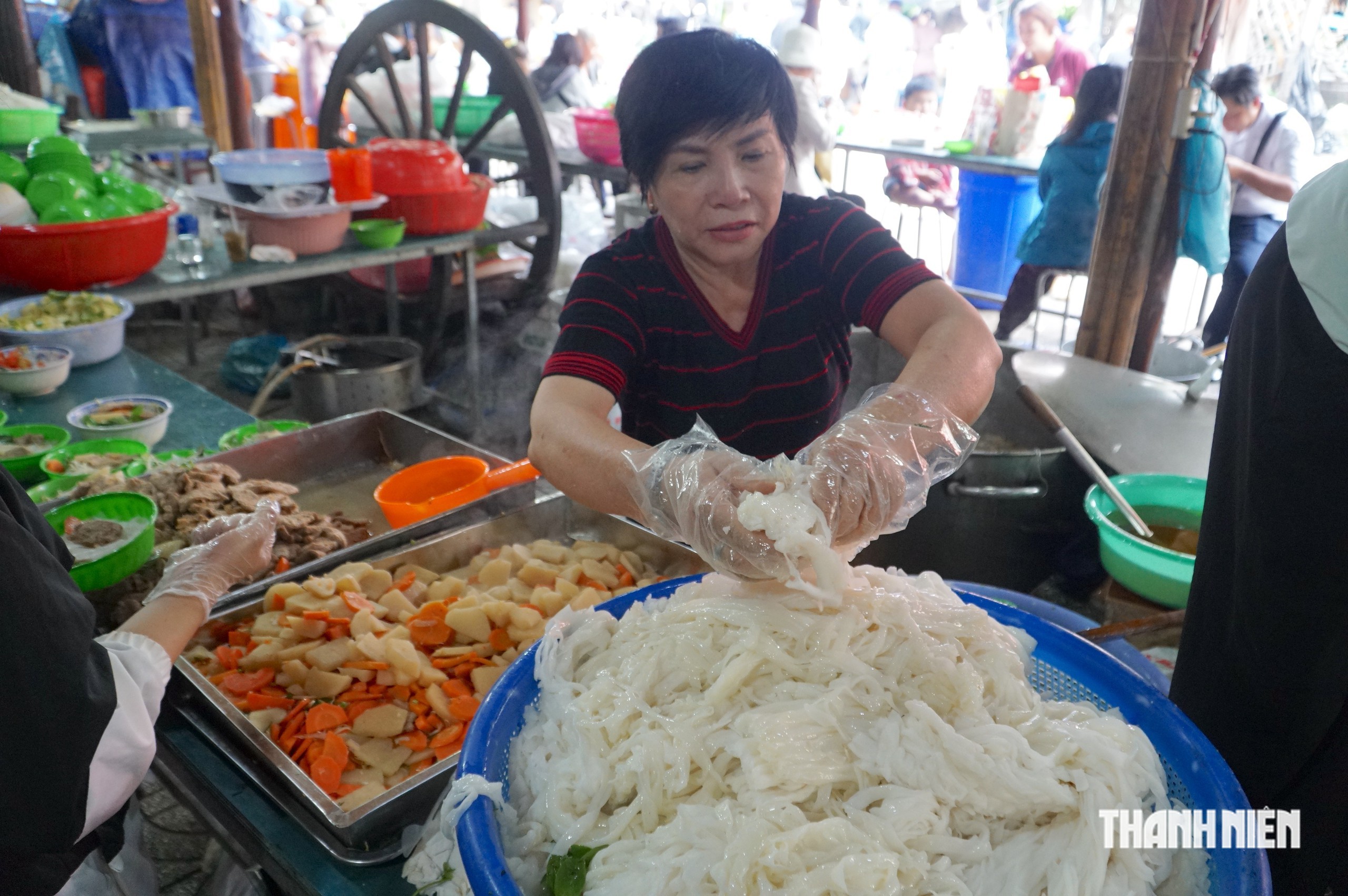 Đại tiệc buffet chay miễn phí rằm tháng 7 trong ngôi chùa cổ 300 năm tuổi - Ảnh 7.