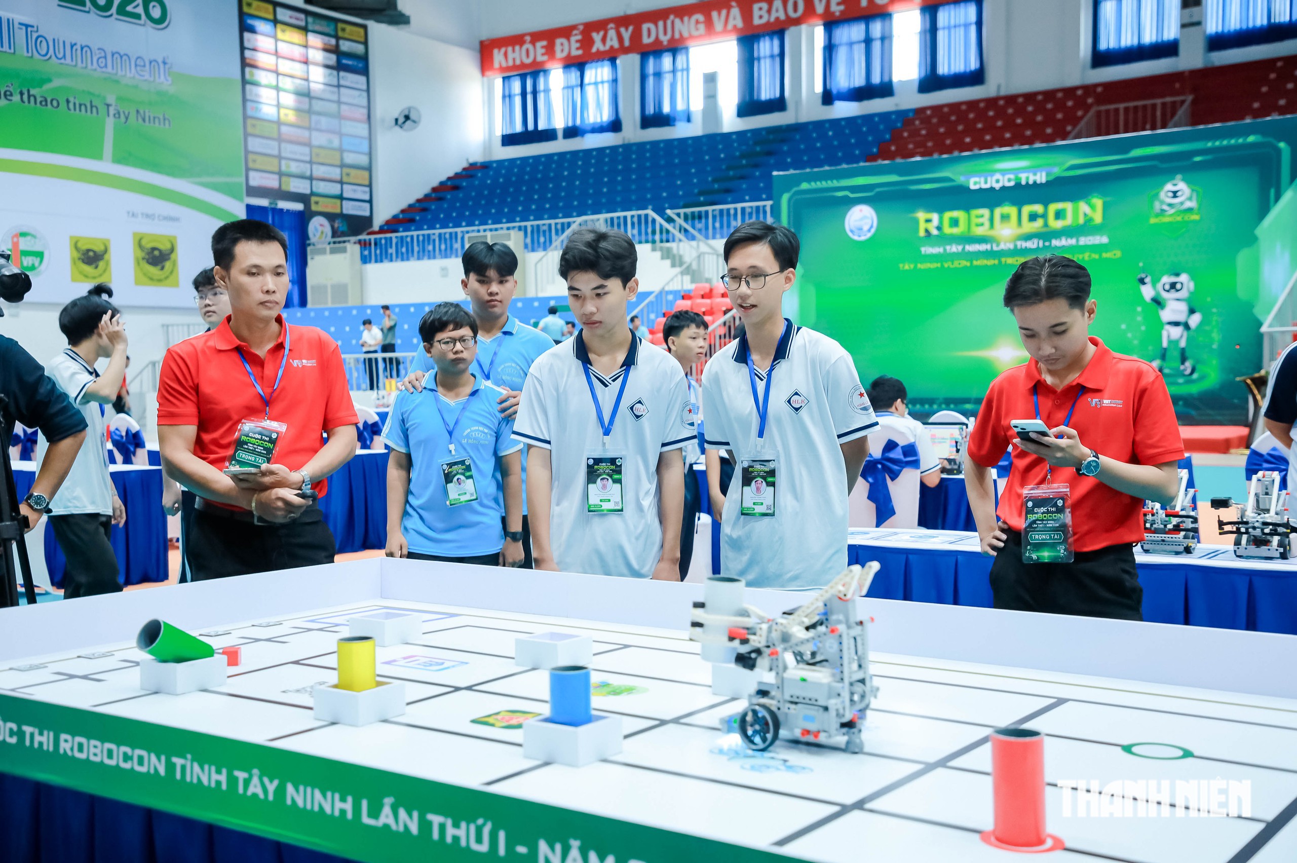 Mùa Robocon ngoài đời thật đầu tiên của Tây Ninh tìm ra nhà vô địch - Ảnh 2.