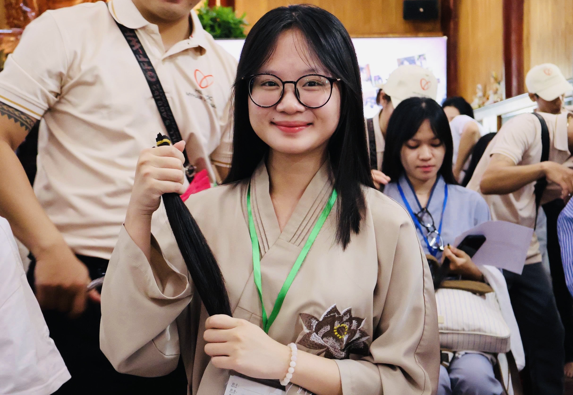 Mùa Vu Lan, về chùa Diệu Pháp ở TP.HCM hiến tóc và cầu nguyện- Ảnh 11.