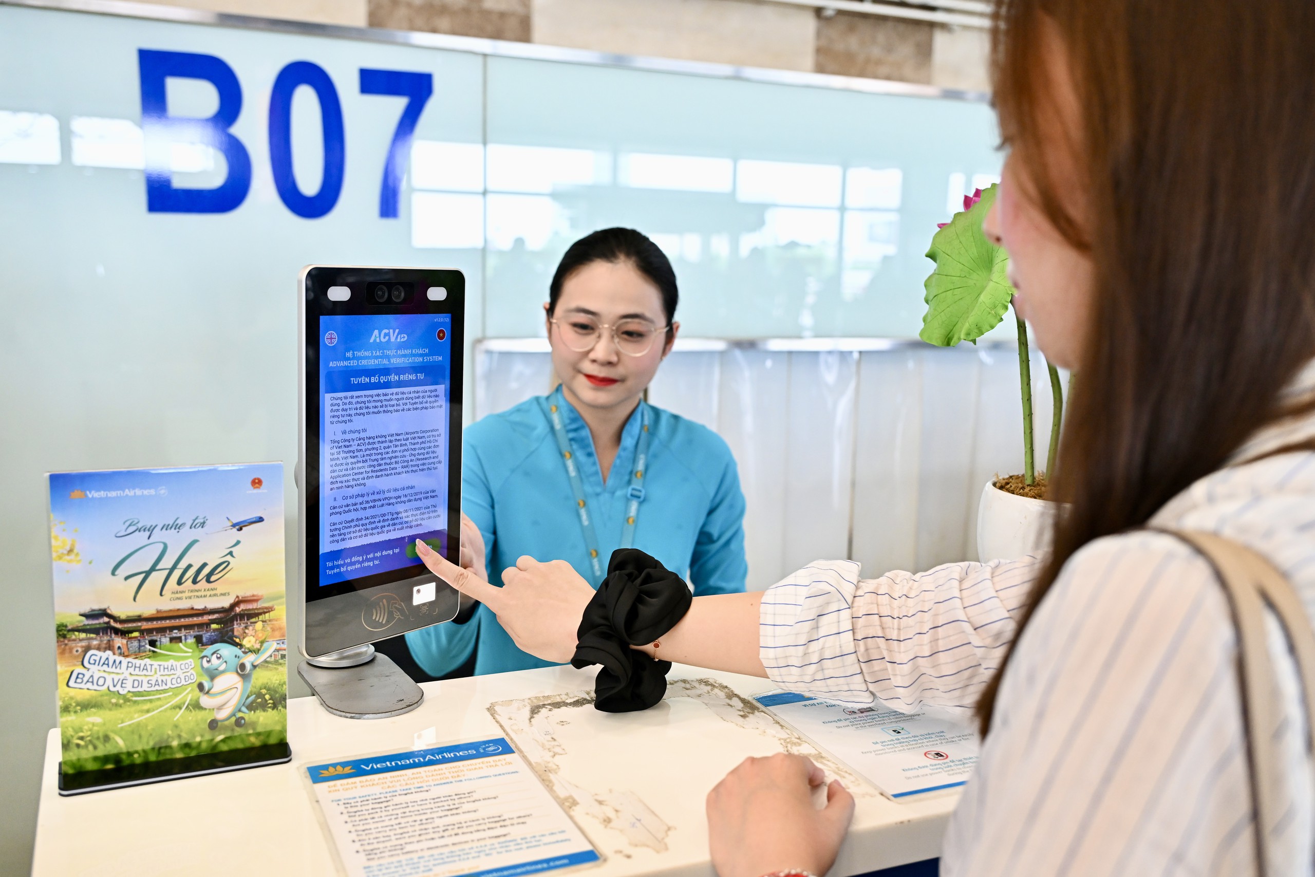 'Check-in sinh trắc học' giảm áp lực bay cao điểm lễ 2.9- Ảnh 1.