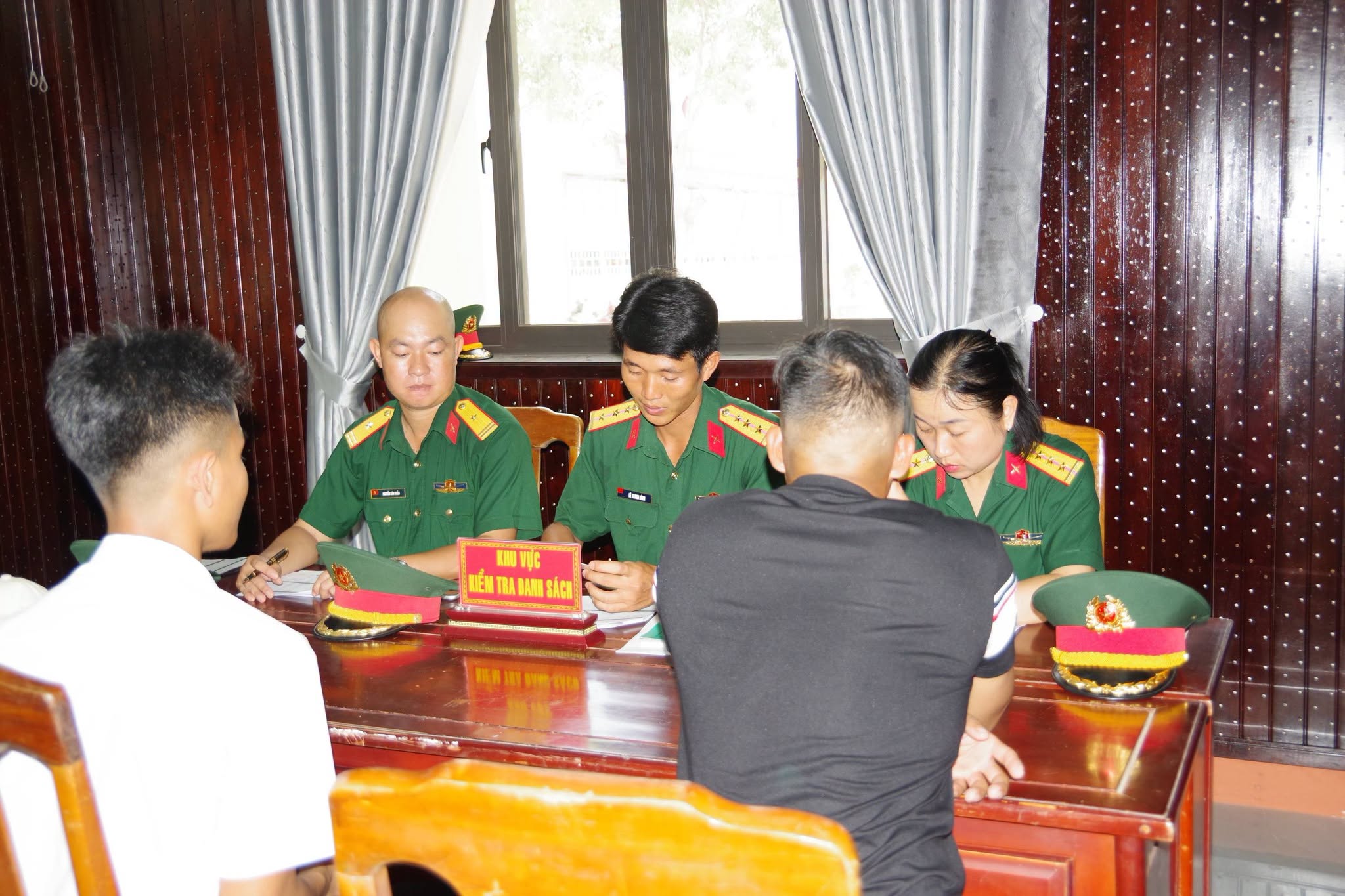 Học sinh Trường Thiếu sinh quân rời bản làng nhập học trong vòng tay yêu thương- Ảnh 4.