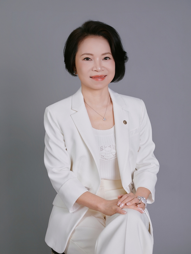 B&agrave; Phạm Thu Hương trở th&agrave;nh người phụ nữ gi&agrave;u nhất Việt Nam - Ảnh 1.